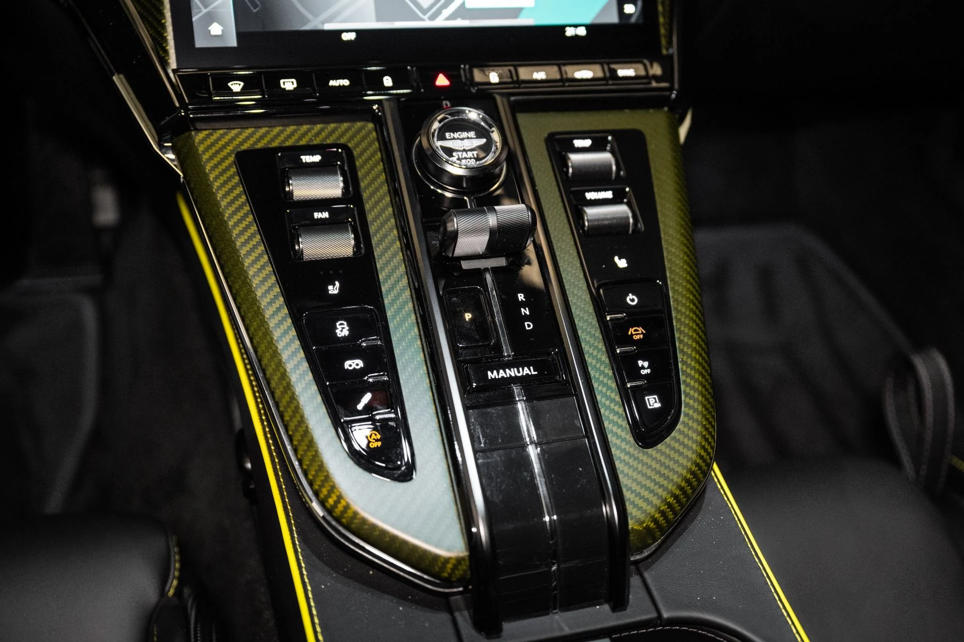 mph032_4102956613_Used_2025_Aston_Martin_Vantage_Coupe_1734713589_ca23490ab9