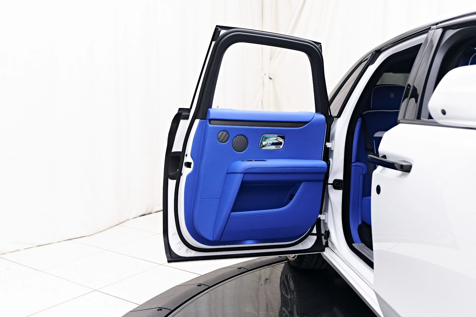 mph032_4109706987_Used_2024_Rolls_Royce_Ghost_Base_1757190831_5766cd64d9