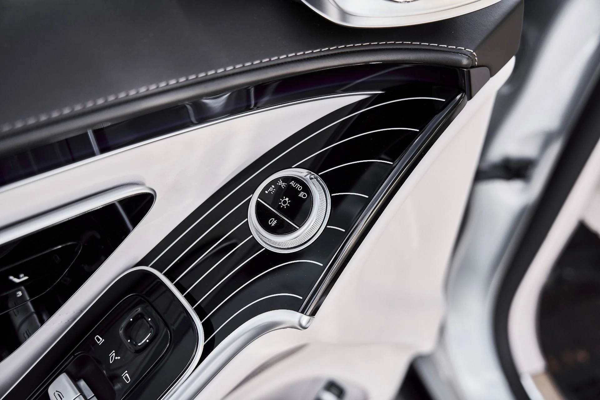 mph032_411310351_Used_2024_Mercedes_Benz_S_Class_Maybach_S_580_1779327333_7d5c1e38e7