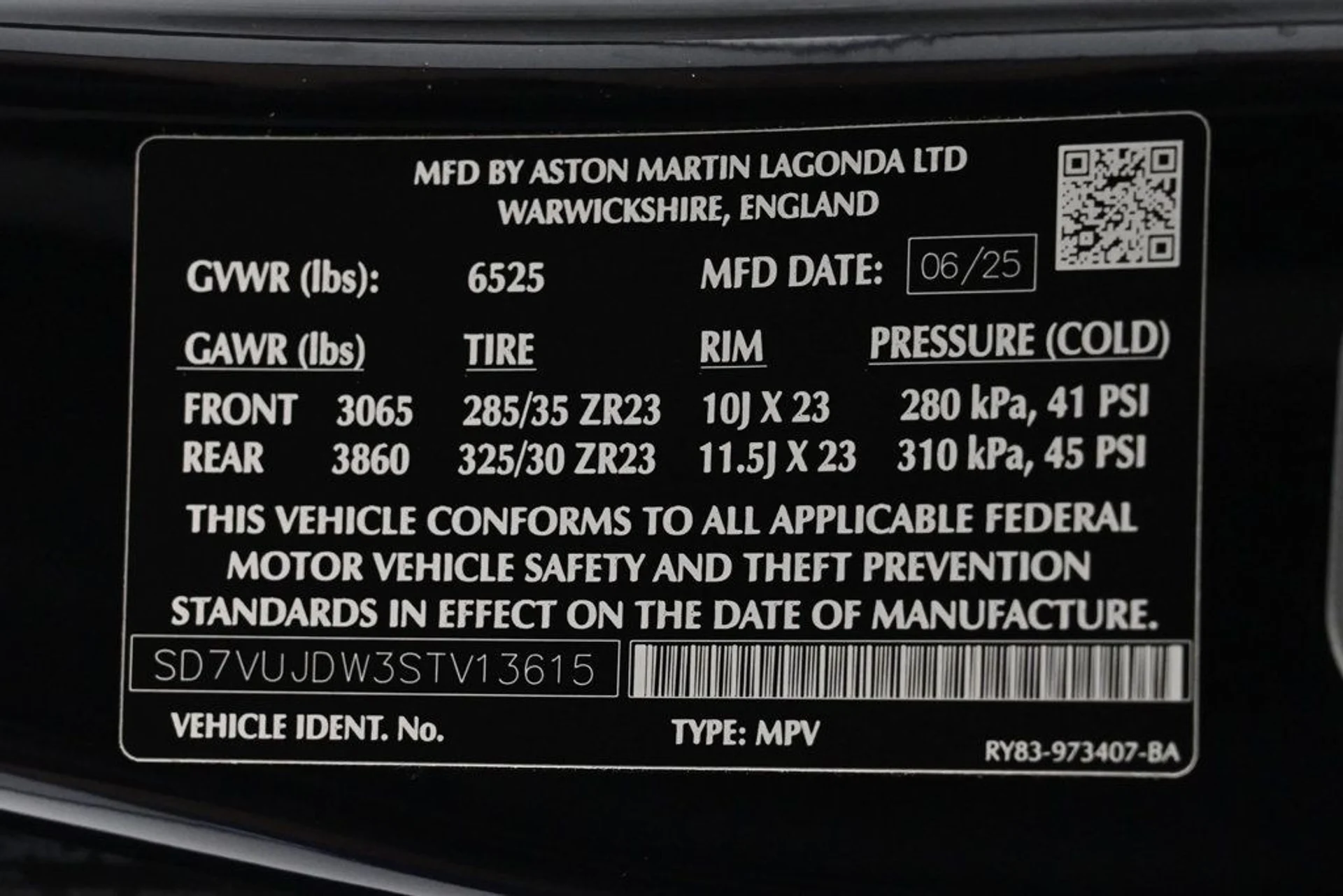 mph032_4118213421_new_2025_aston_martin_dbx_707awd_11350_22933644_32_1024_dfed3f476e