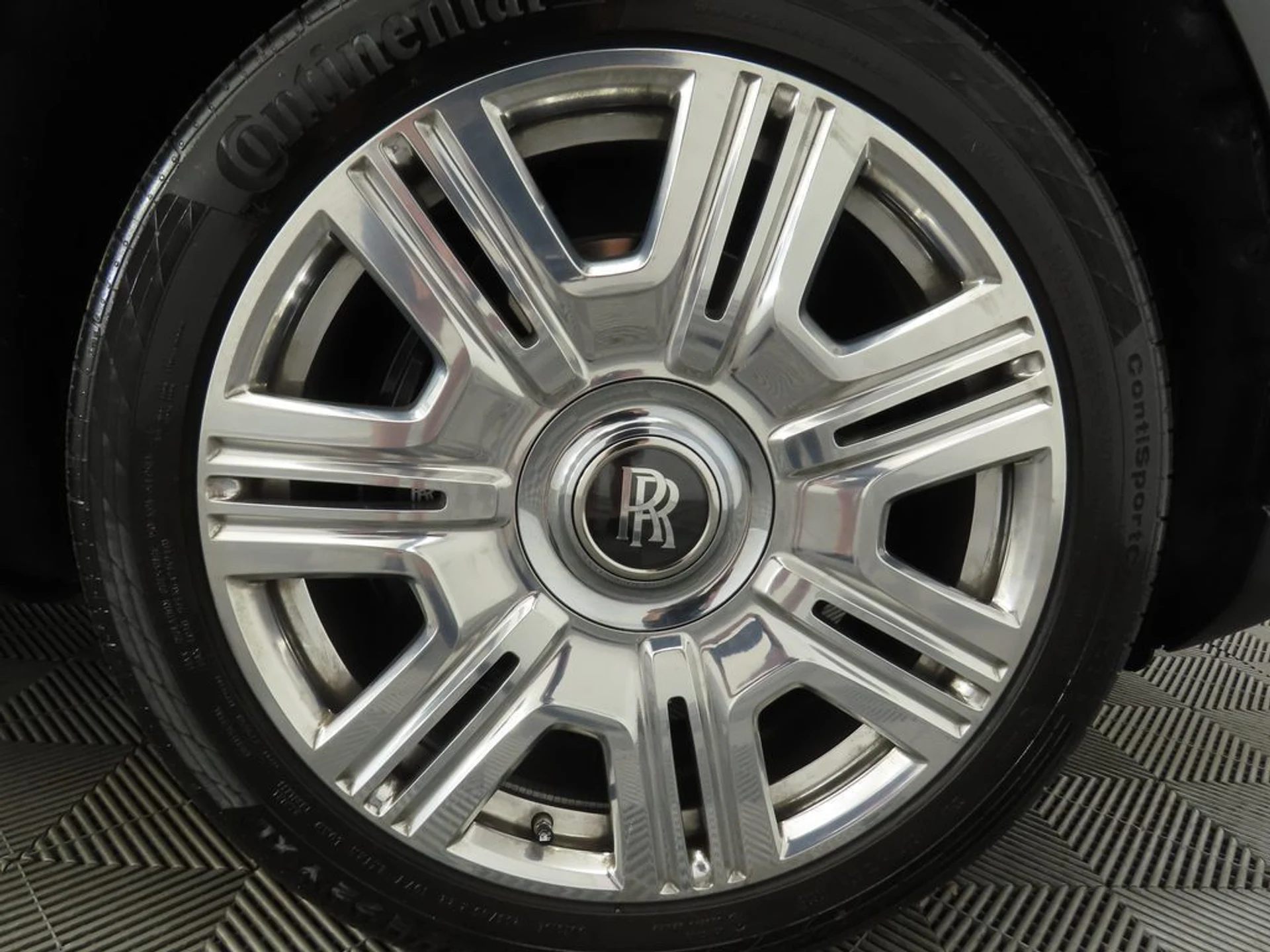 mph032_4125547560_used_2023_rolls_royce_cullinan_sportutility_8119_22974083_33_1024_ef27e24ae8