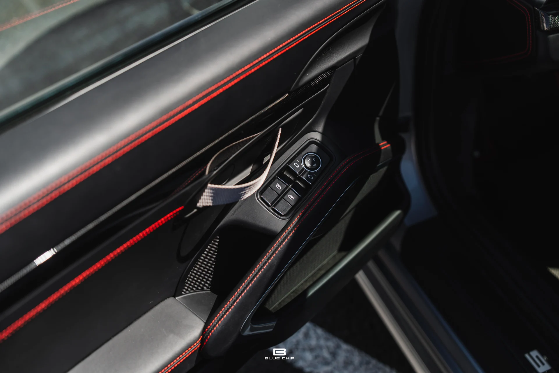 mph032_4129078115_6a2c7e14e7616a76a17234a6_2016_Porsche_911_R_33_a97514261d