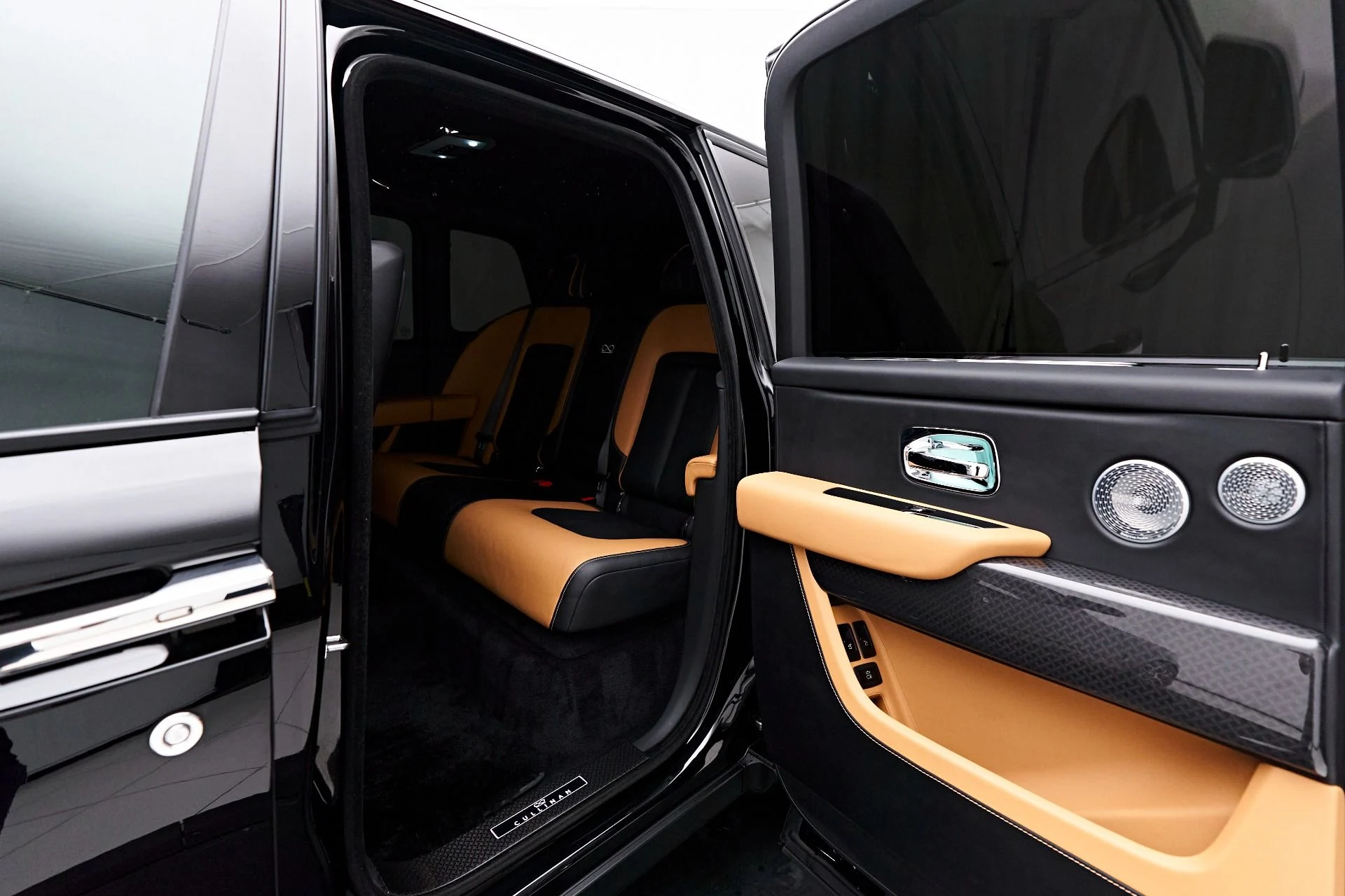 mph032_4131096398_Used_2022_Rolls_Royce_Cullinan_Base_1679686724_20df7b343d