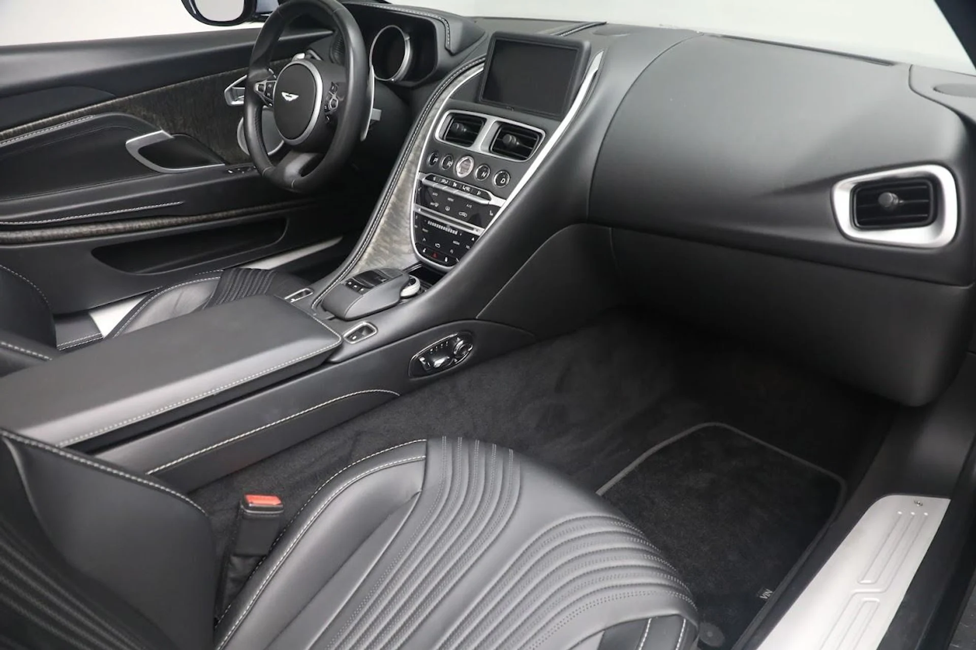 mph032_4137248622_Used_2019_Aston_Martin_DB_11_Volante_67c5e17803