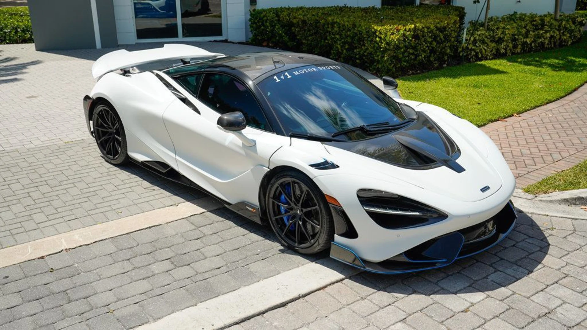 mph032_4141599041_used_2021_mclaren_765lt_coupe_14354_22828181_33_1024_493e198647