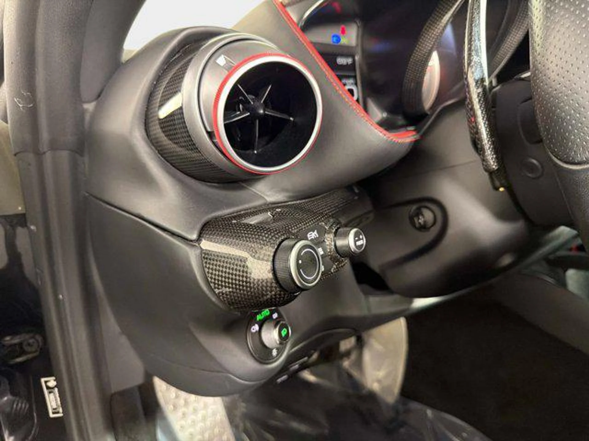 mph032_415720520_NU_Zn_T00_N_9pp31hc_MUW_0_YT_1c_TYU_7225a90ef3