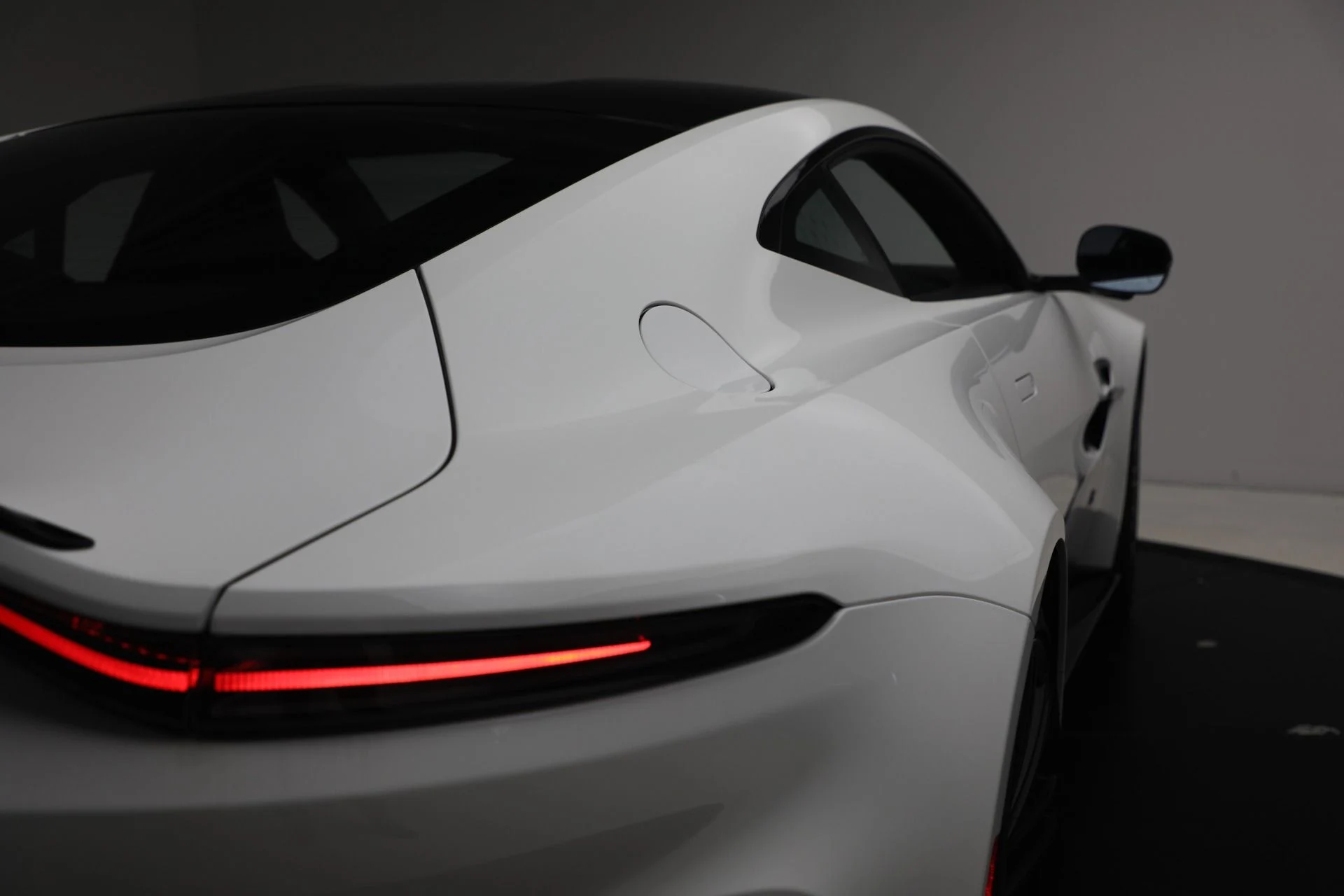 mph032_4163099539_New_2026_Aston_Martin_Vantage_S_1773251137_665ad51d90