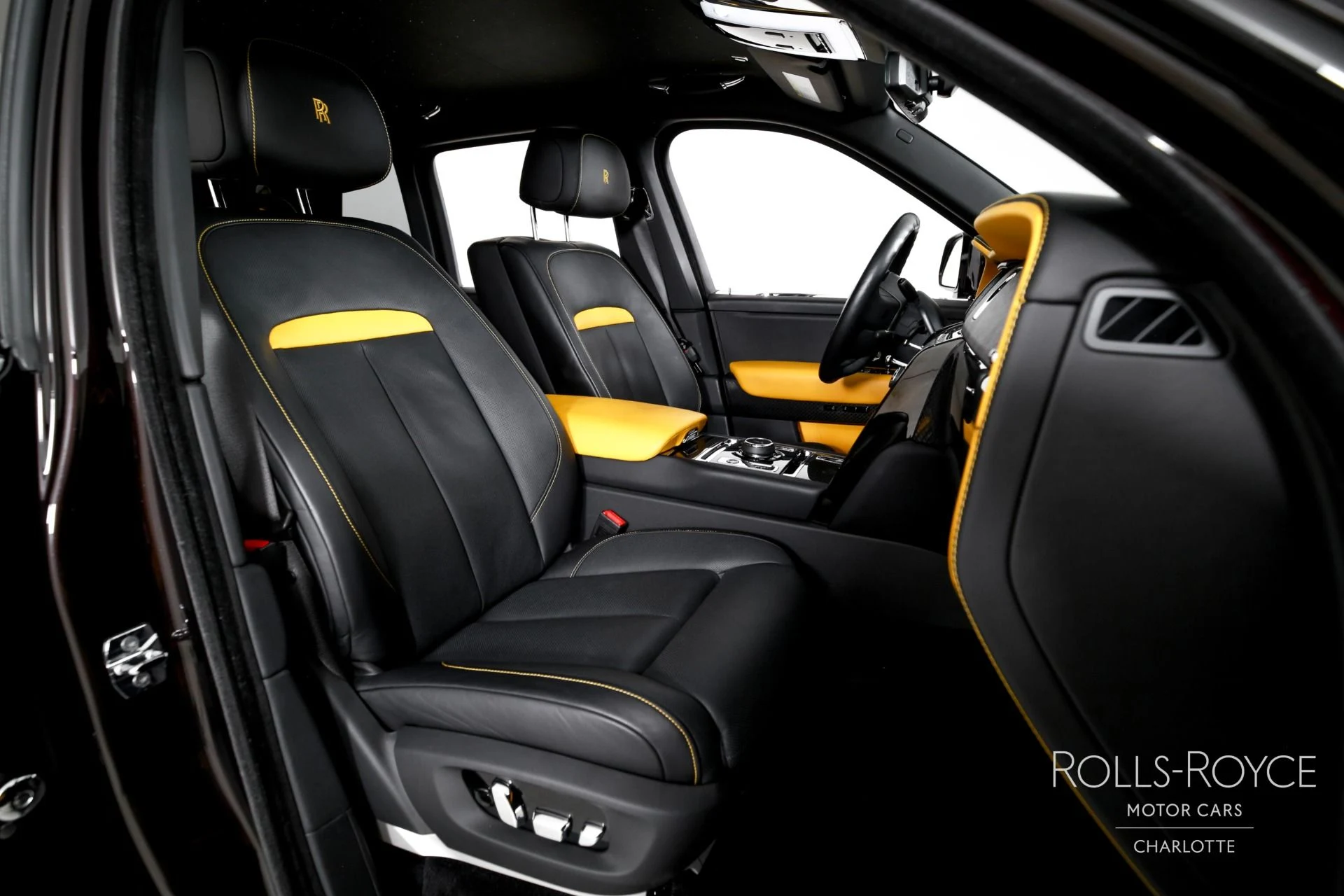 mph032_4168773127_Used_2023_Rolls_Royce_Black_Badge_Cullinan_1767375090_973bf3ddea