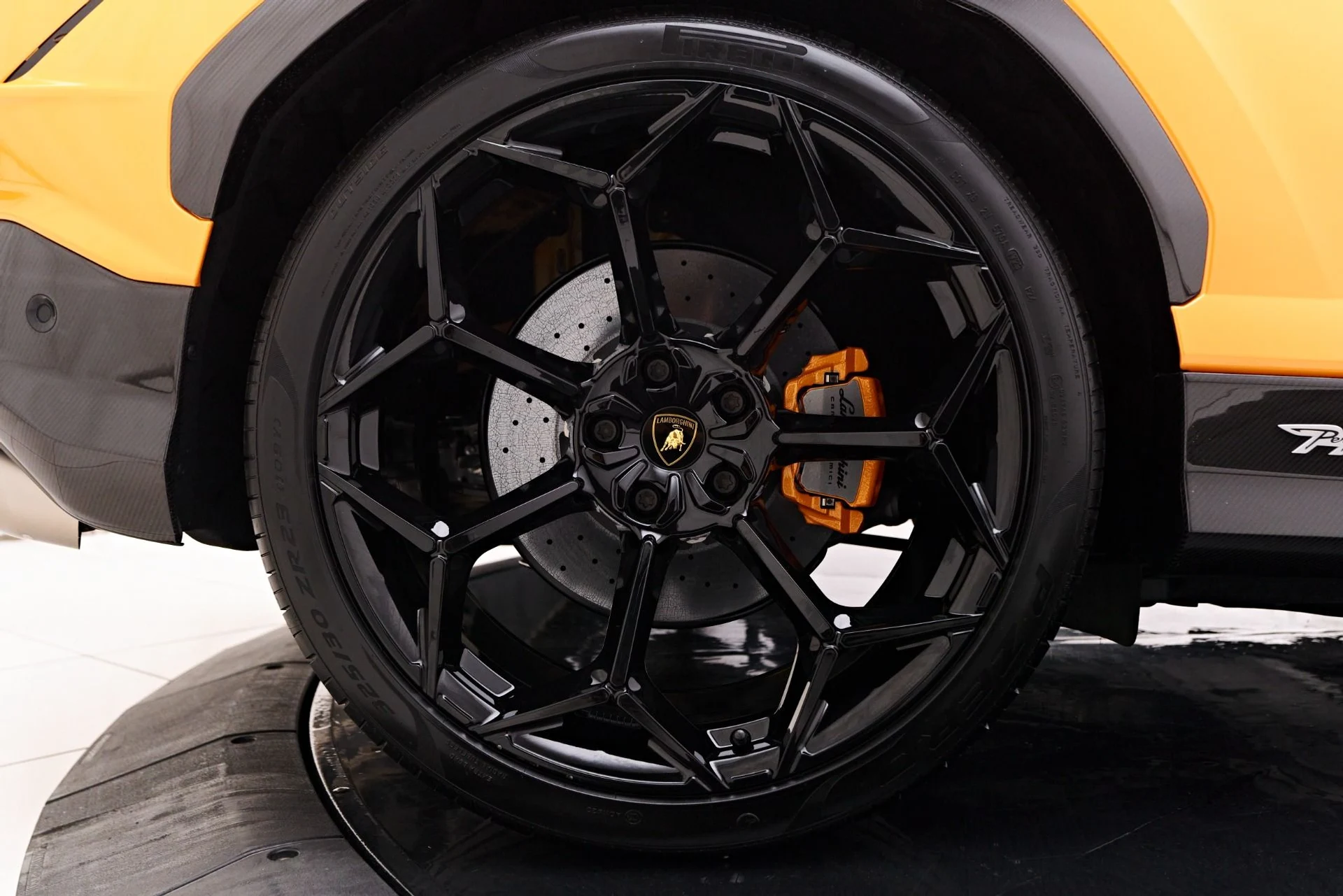 mph032_4170019351_Used_2023_Lamborghini_Urus_Performante_1758074145_593c977a70