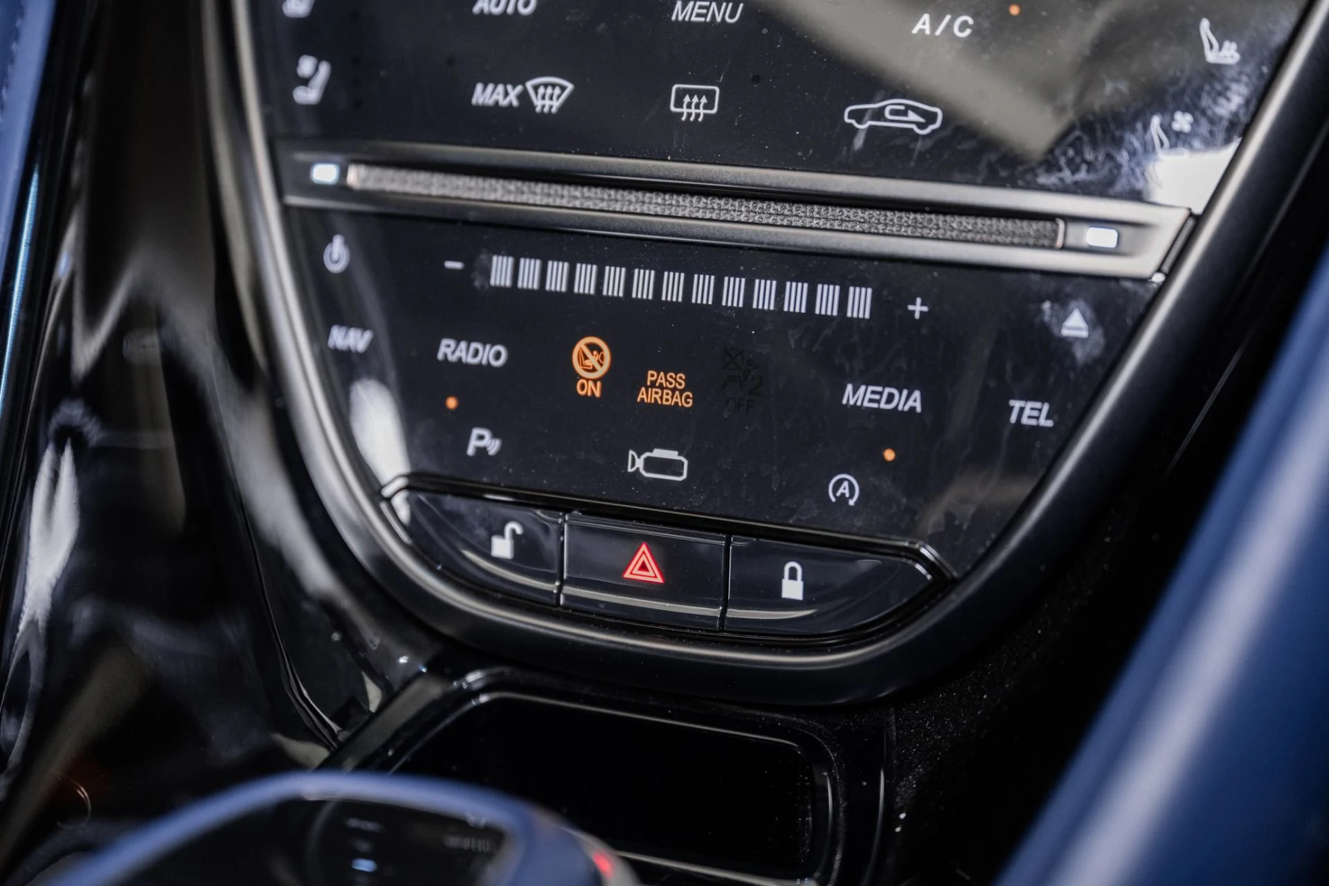 mph032_4177543666_Used_2020_Aston_Martin_DBS_Superleggera_1754334854_2decb9e91a