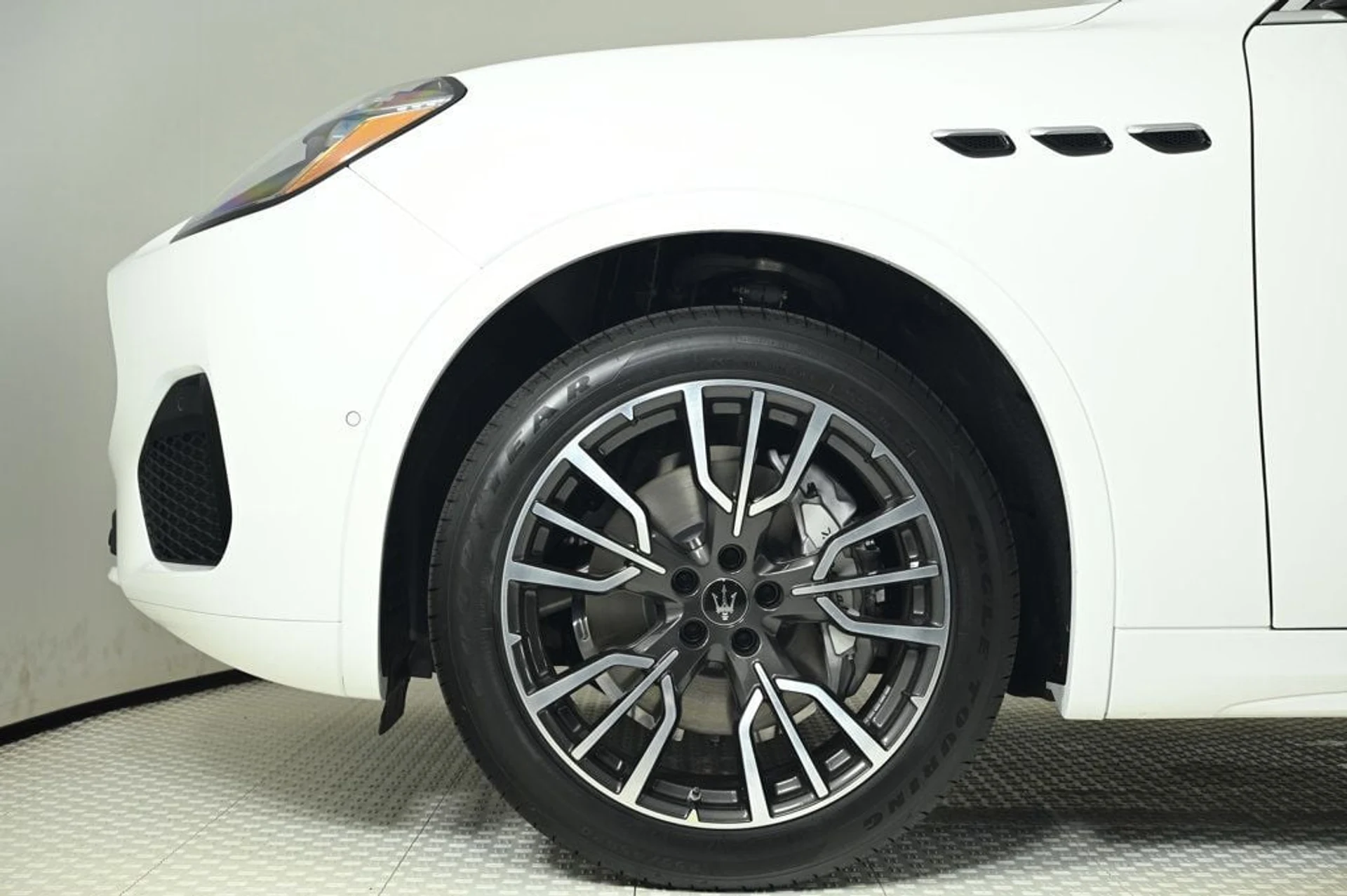 mph032_4184546210_new_2025_maserati_grecale_awd_11350_22886801_32_1024_9bcae91714