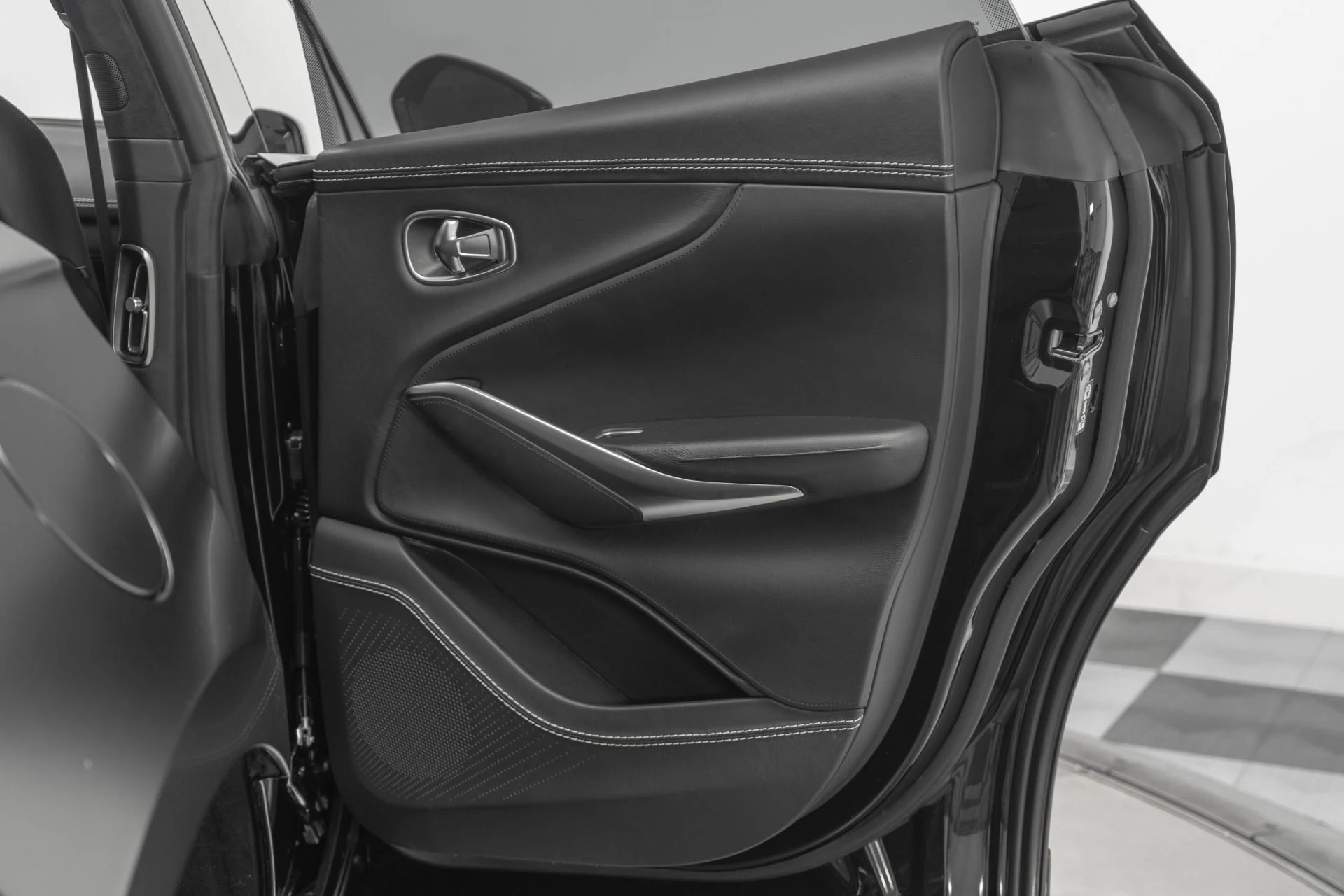 mph032_4189397221_Used_2021_Aston_Martin_DBX_Matte_Clear_PPF_Black_Packs_Heated_and_Ventilated_Seats_1765837893_c1d039eab0