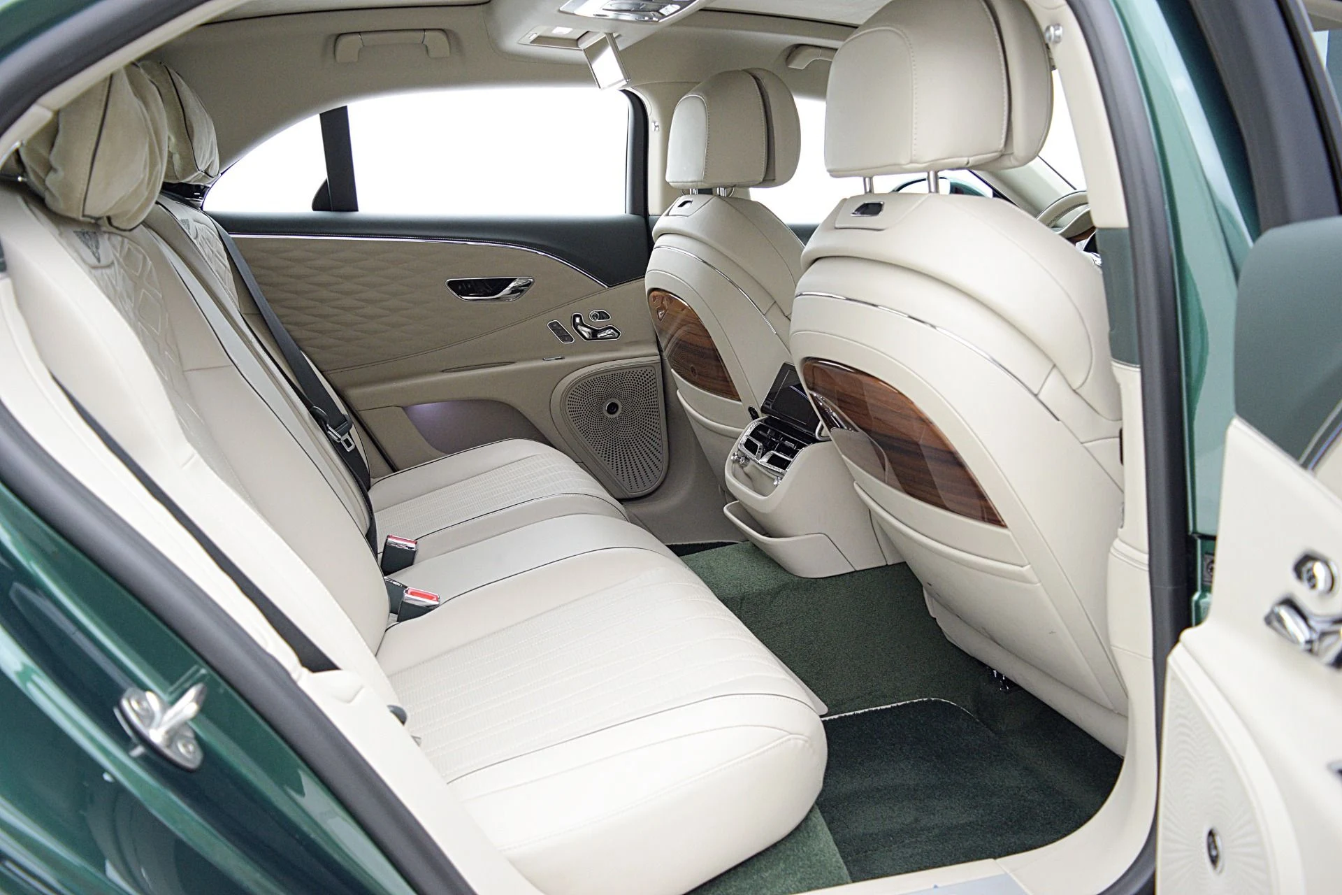mph032_420330035_Used_2022_Bentley_Flying_Spur_V8_fc60e3f706