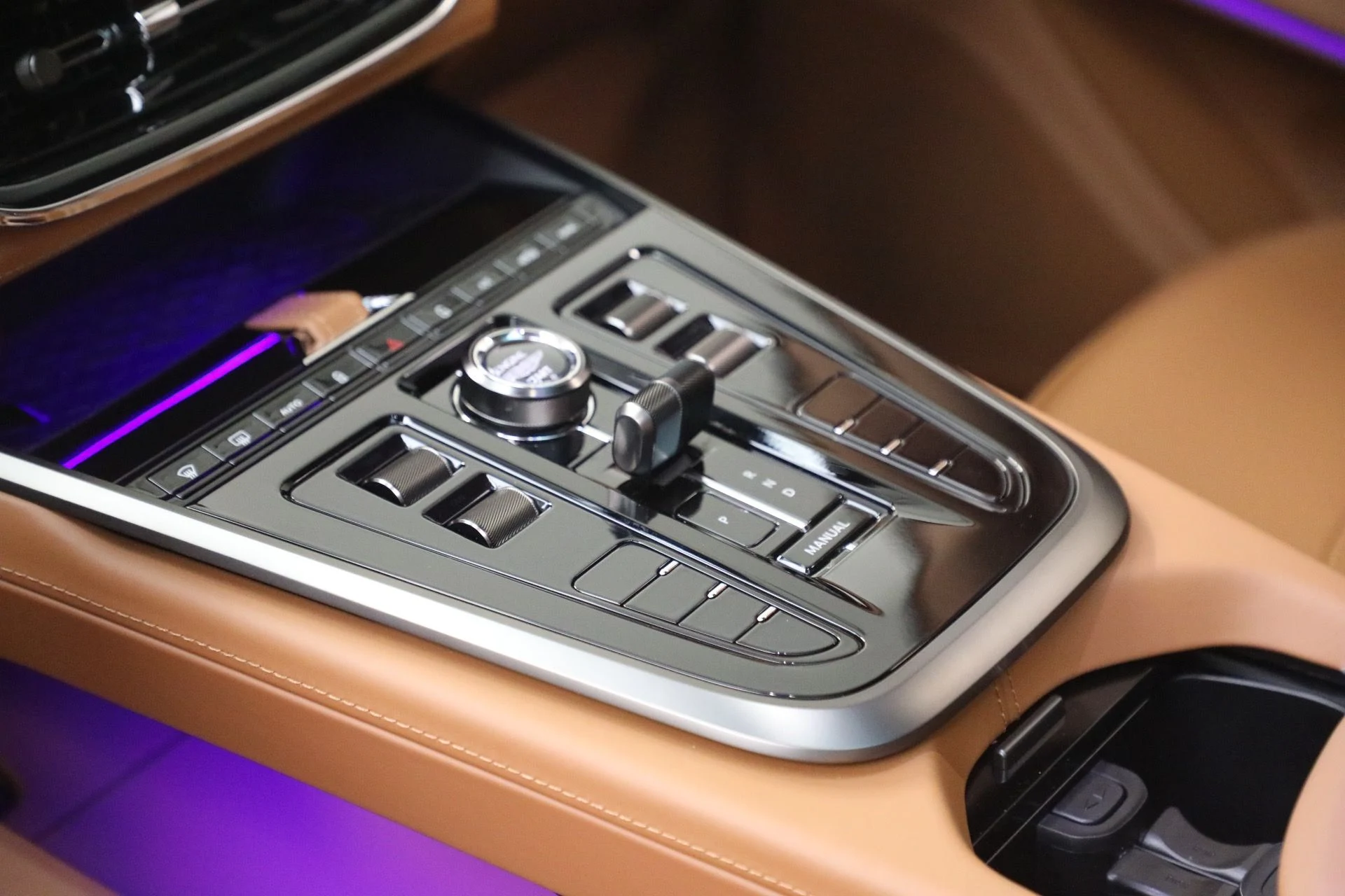 mph032_4208097231_New_2026_Aston_Martin_DBX_707_1767986609_436cf38e82