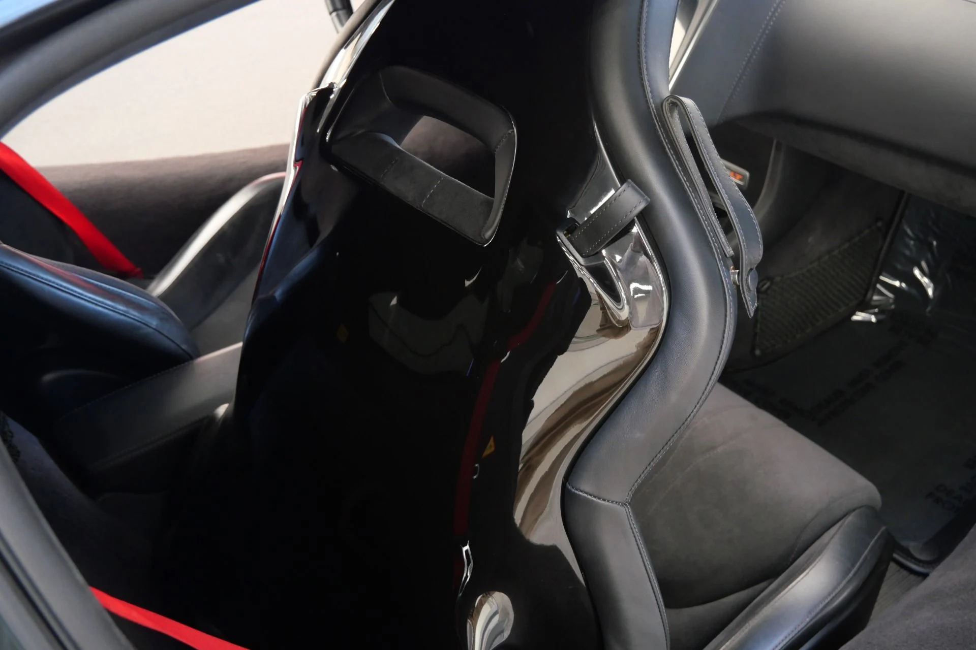 mph032_4233407904_Used_2019_Mc_Laren_600_LT_Carbon_Packs_1_and_2_Bowers_and_Wilkins_Audio_Ultra_Lightweight_Wheels_1767975670_352988c662