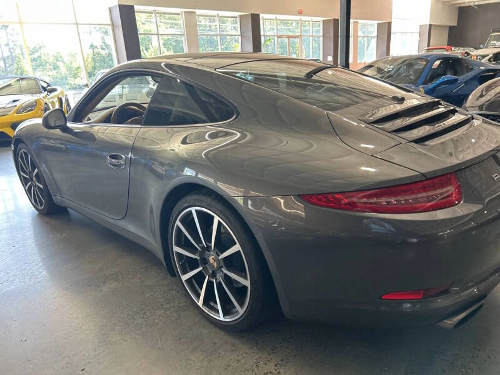 mph032_4241390576_2014_porsche_911_carrera_2dr_coupe_55460cbedd