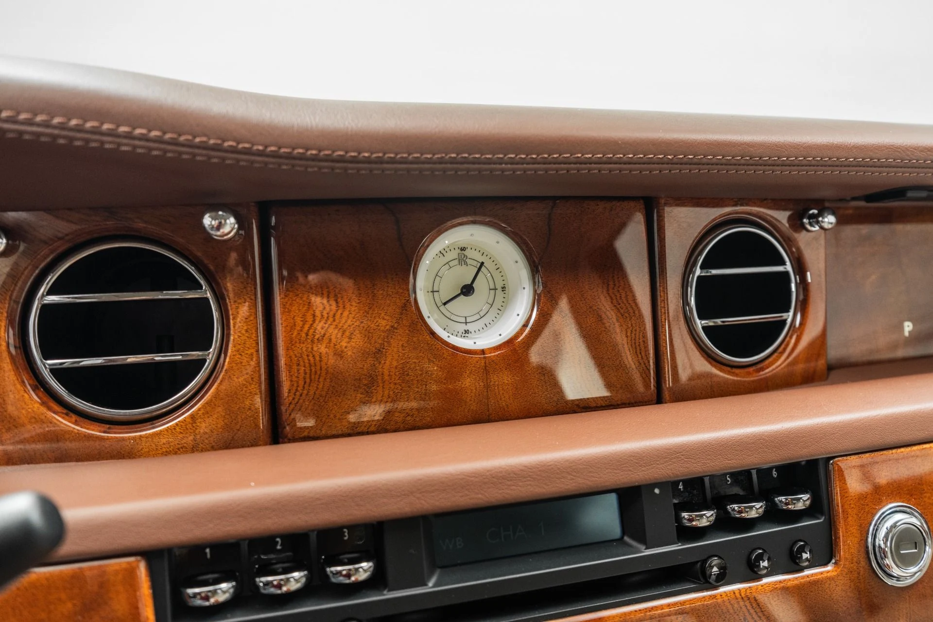 mph032_4268051307_Used_2007_Rolls_Royce_Phantom_Two_Tone_Exterior_and_Interior_Chromed_Wheels_1782334657_90840f97fb