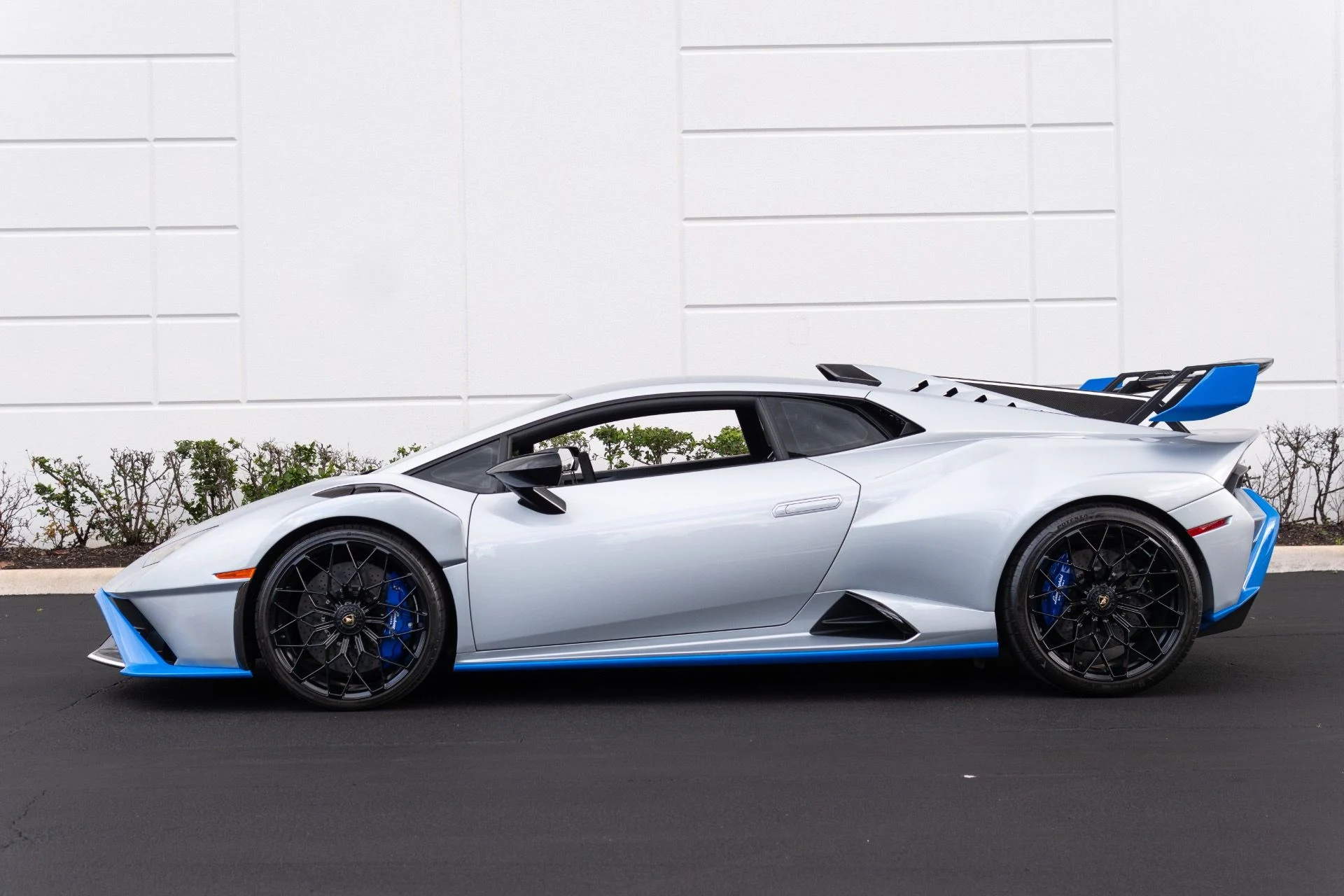 mph032_4279220686_Used_2023_Lamborghini_Huracan_STO_1770160431_c4e34daca8