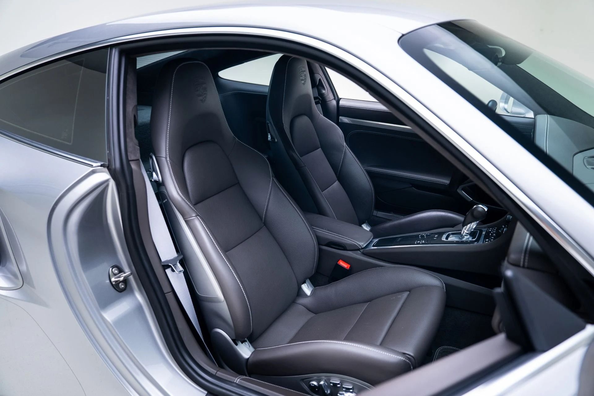 mph032_428099952_Used_2018_Porsche_911_Turbo_1765307338_c12e12916e