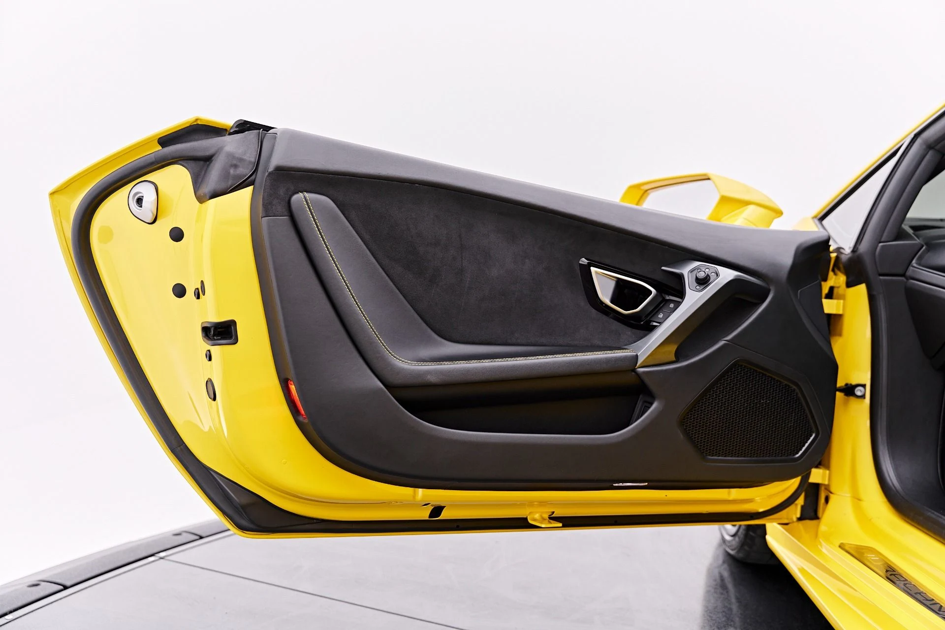 mph032_435556379_Used_2017_Lamborghini_Huracan_1786046268_6922419dfd