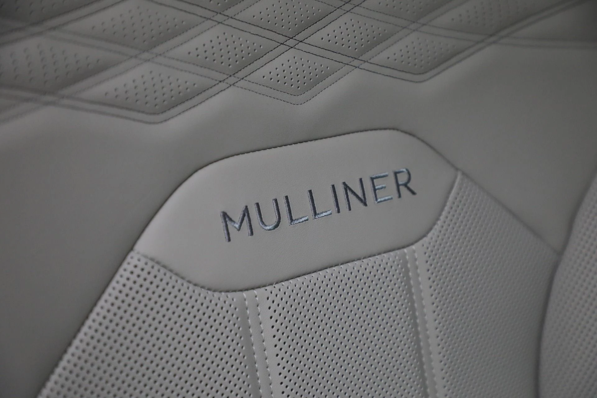 mph032_451191068_New_2025_Bentley_Bentayga_EWB_Mulliner_V8_e96451026d