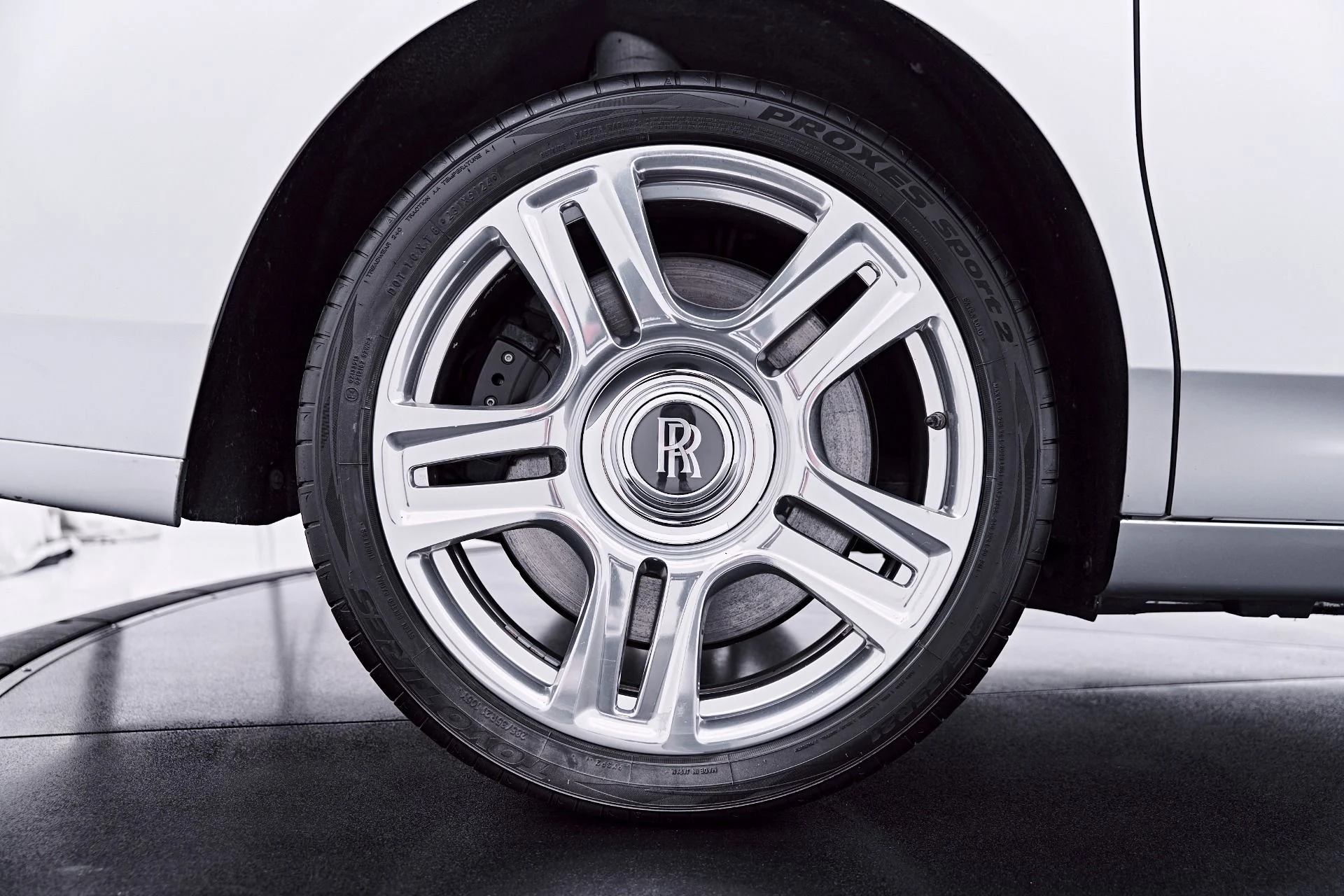 mph032_452678997_Used_2015_Rolls_Royce_Ghost_Base_1783648165_6625fddad6