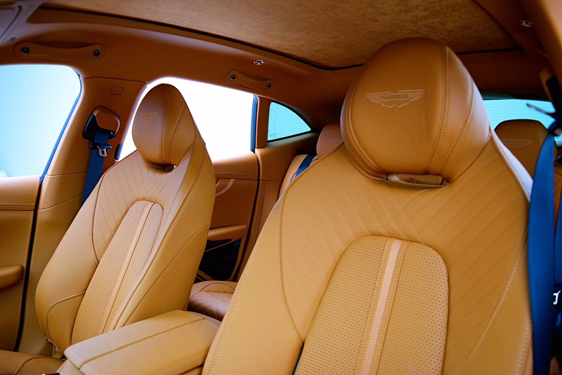 mph032_453658398_New_2025_Aston_Martin_DBX_707_d1de53f290