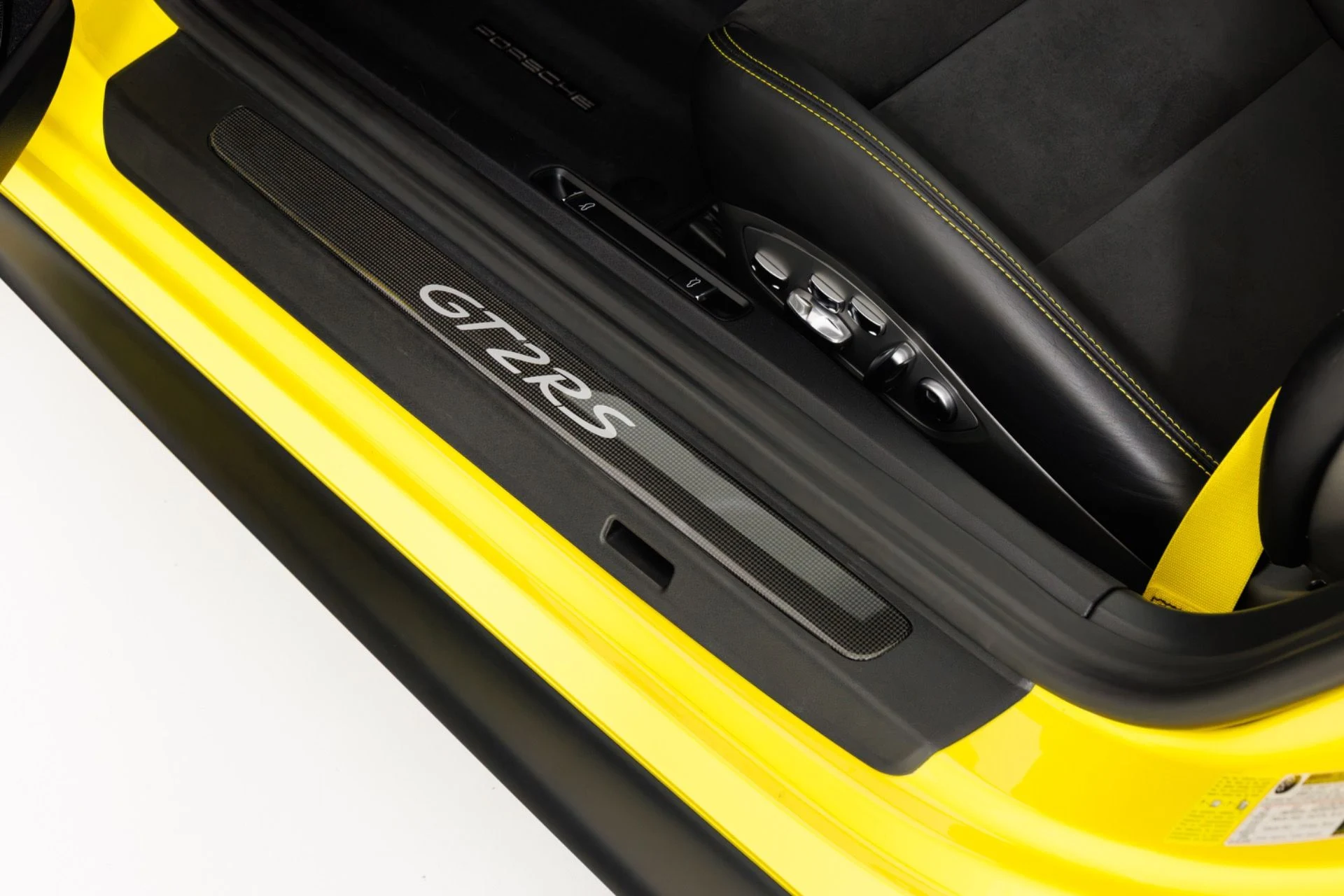 mph032_454634777_Used_2018_Porsche_911_GT_2_RS_1787778682_e2a6904c2e