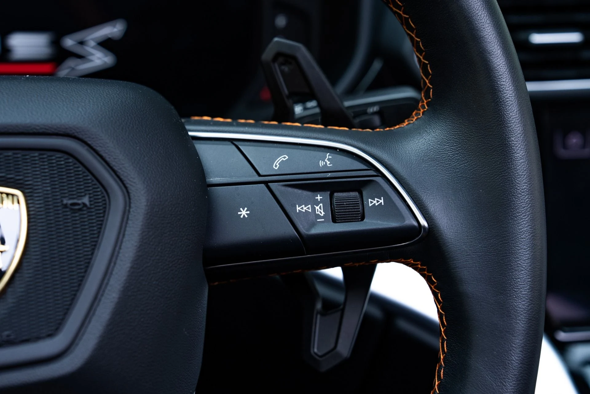 mph032_458252532_Used_2023_Lamborghini_Urus_S_1775088137_52984660ce