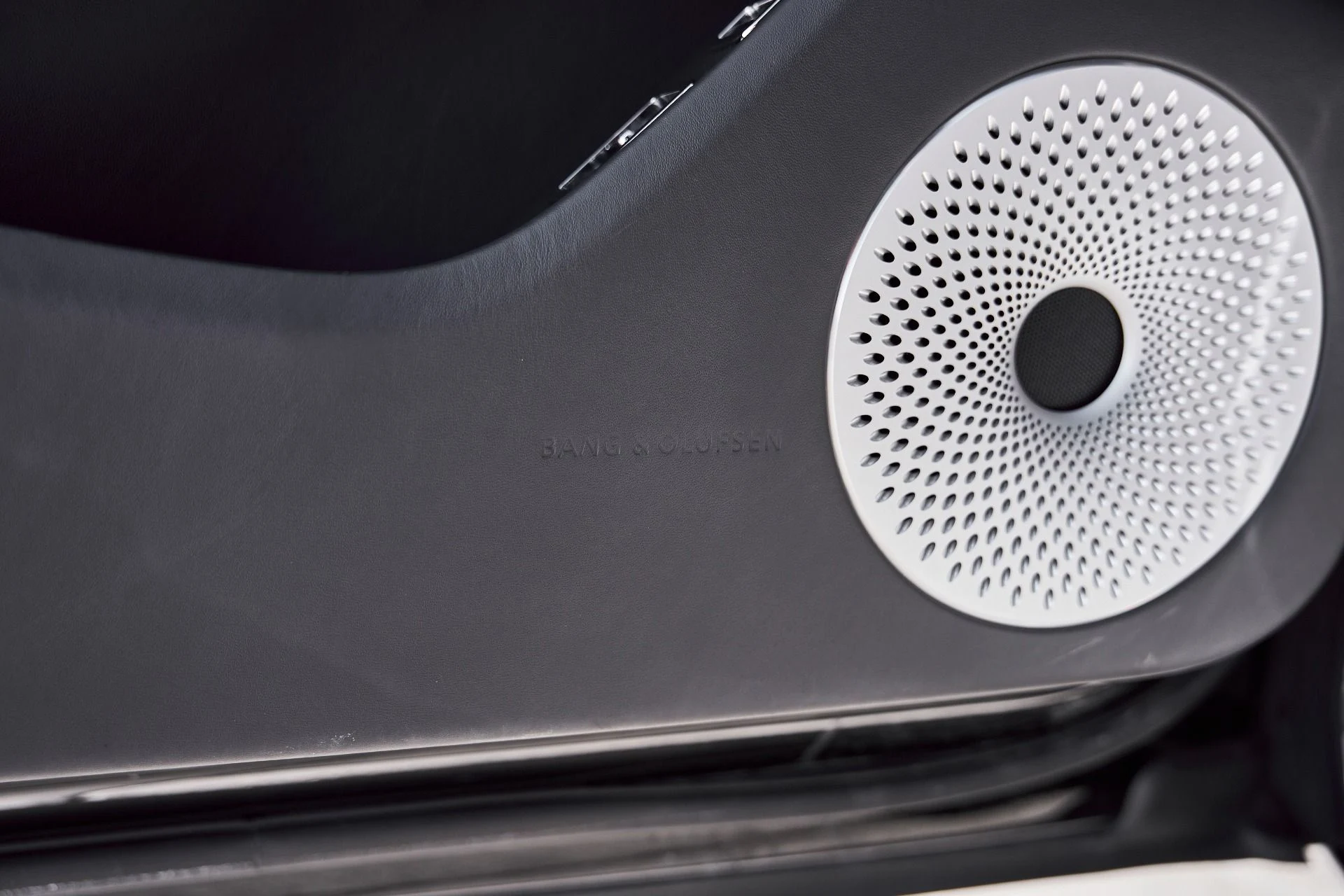 mph032_464014769_Used_2023_Bentley_Flying_Spur_S_1770950666_86b7797251