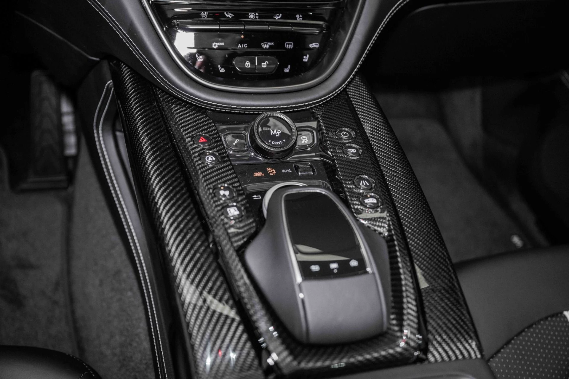 mph032_484566361_Used_2024_Aston_Martin_DBX_707_1746070286_92eacf62ef