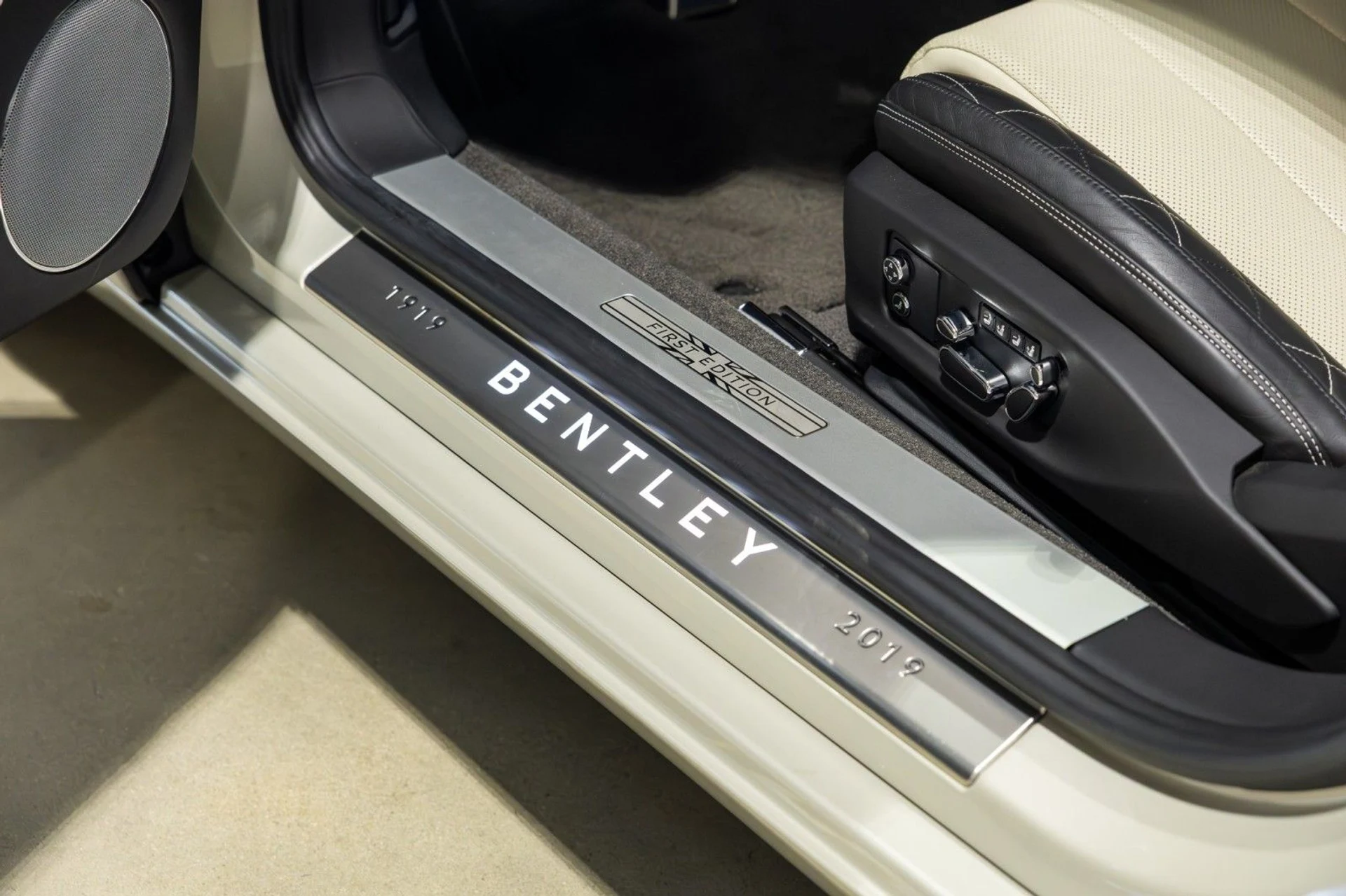 mph032_492308767_m_A_51bf900865