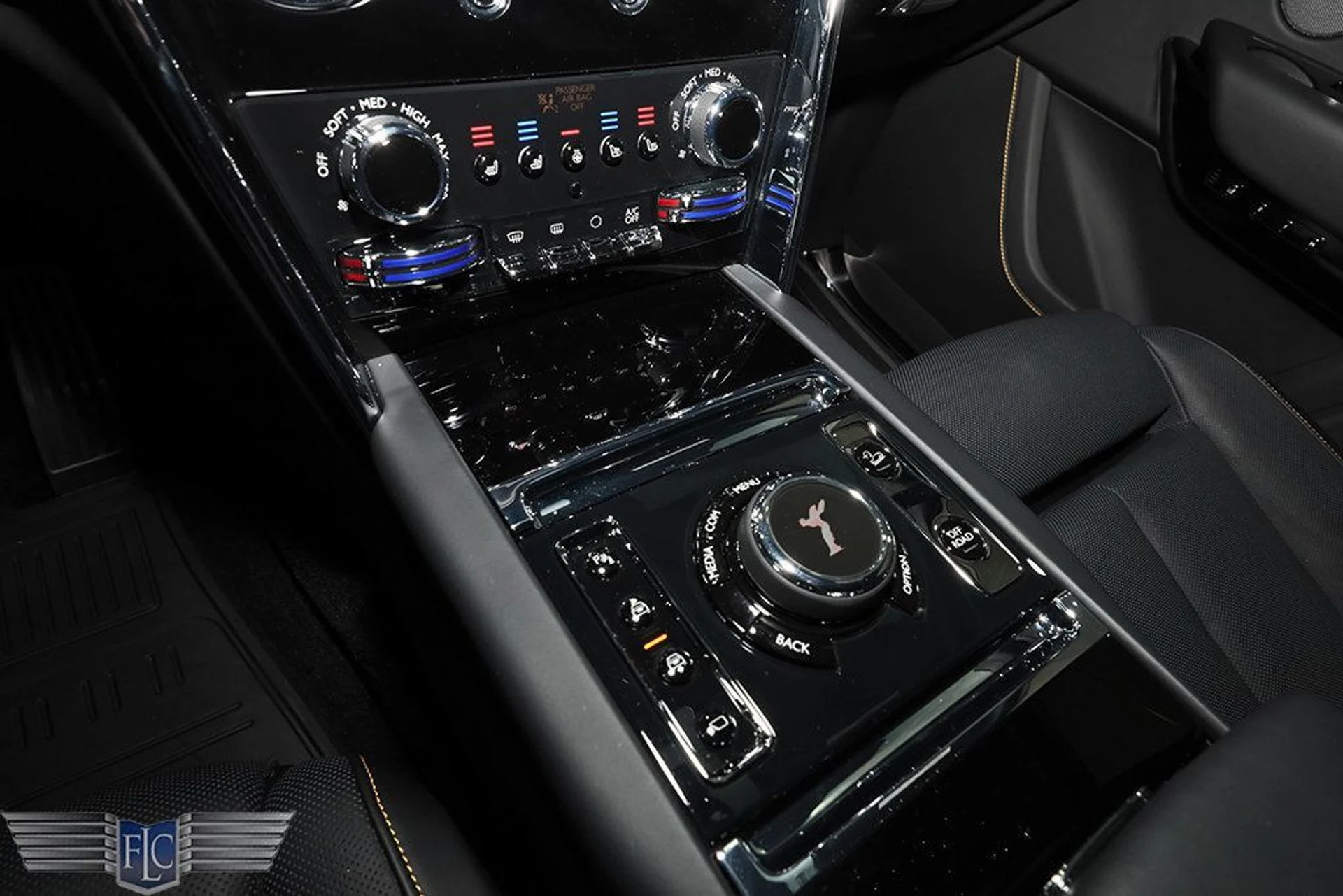 mph032_497282939_used_2024_rolls_royce_cullinan_blackbadgesportutility_9689_22957854_33_1024_b536a6a4d3