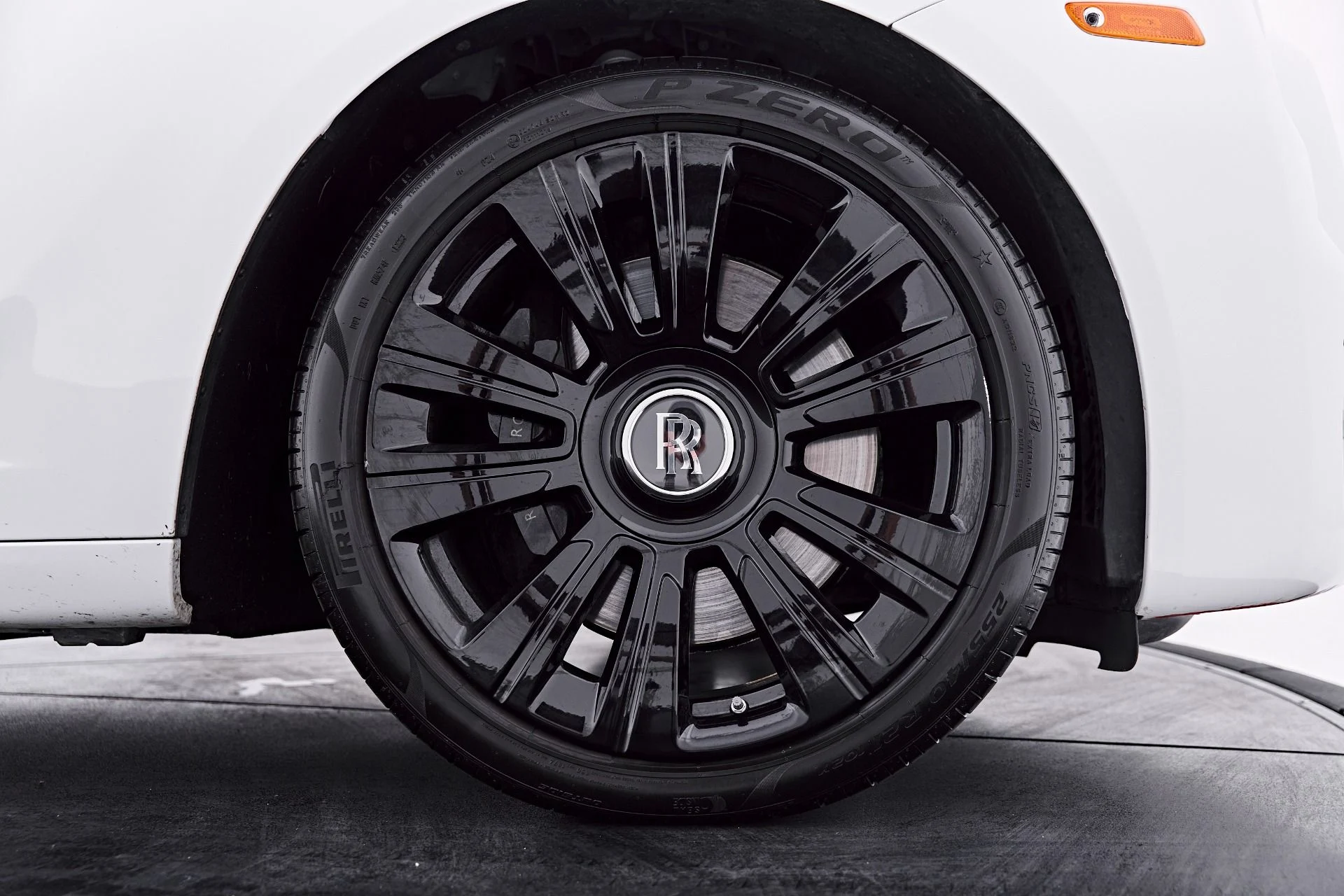 mph032_511330478_Used_2018_Rolls_Royce_Ghost_Base_1787073558_4dc1f8fce1