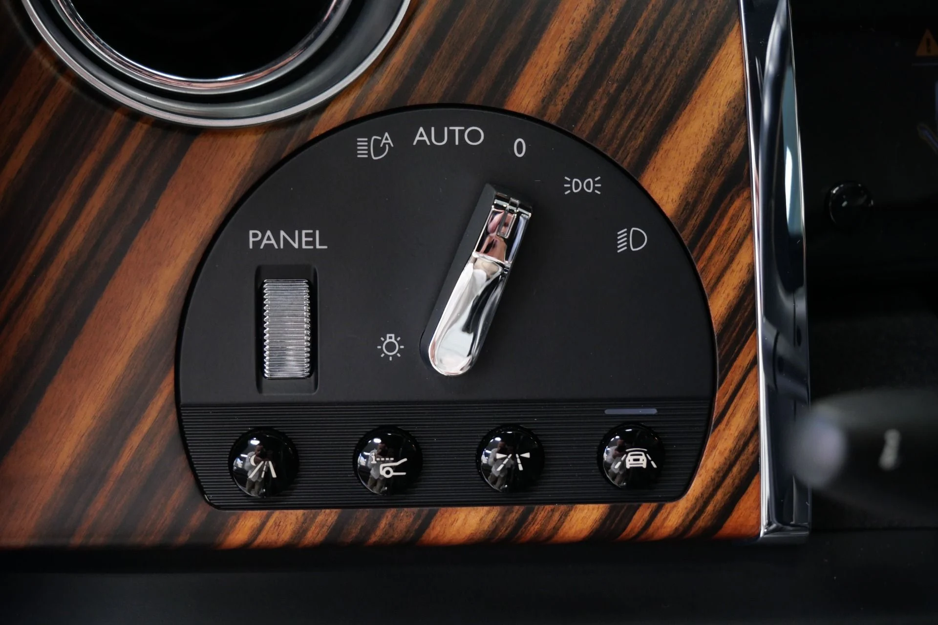 mph032_512477319_Used_2016_Rolls_Royce_Wraith_The_Wraith_Package_Canadel_Paneling_Driver_Assistance_3_1764606909_0cc899b00a