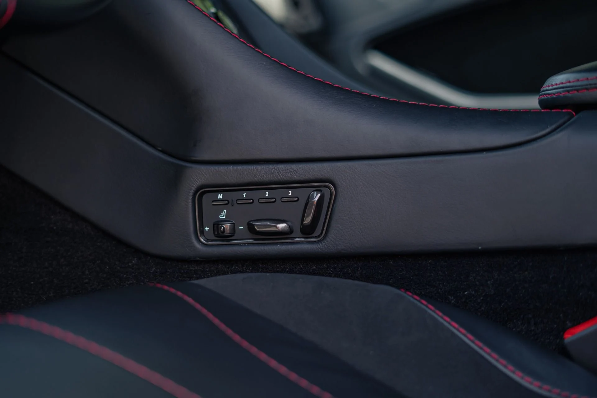 mph032_516638999_Used_2015_Aston_Martin_Vanquish_Carbon_White_Tasteful_Upgrades_1784056520_7c22bc632d