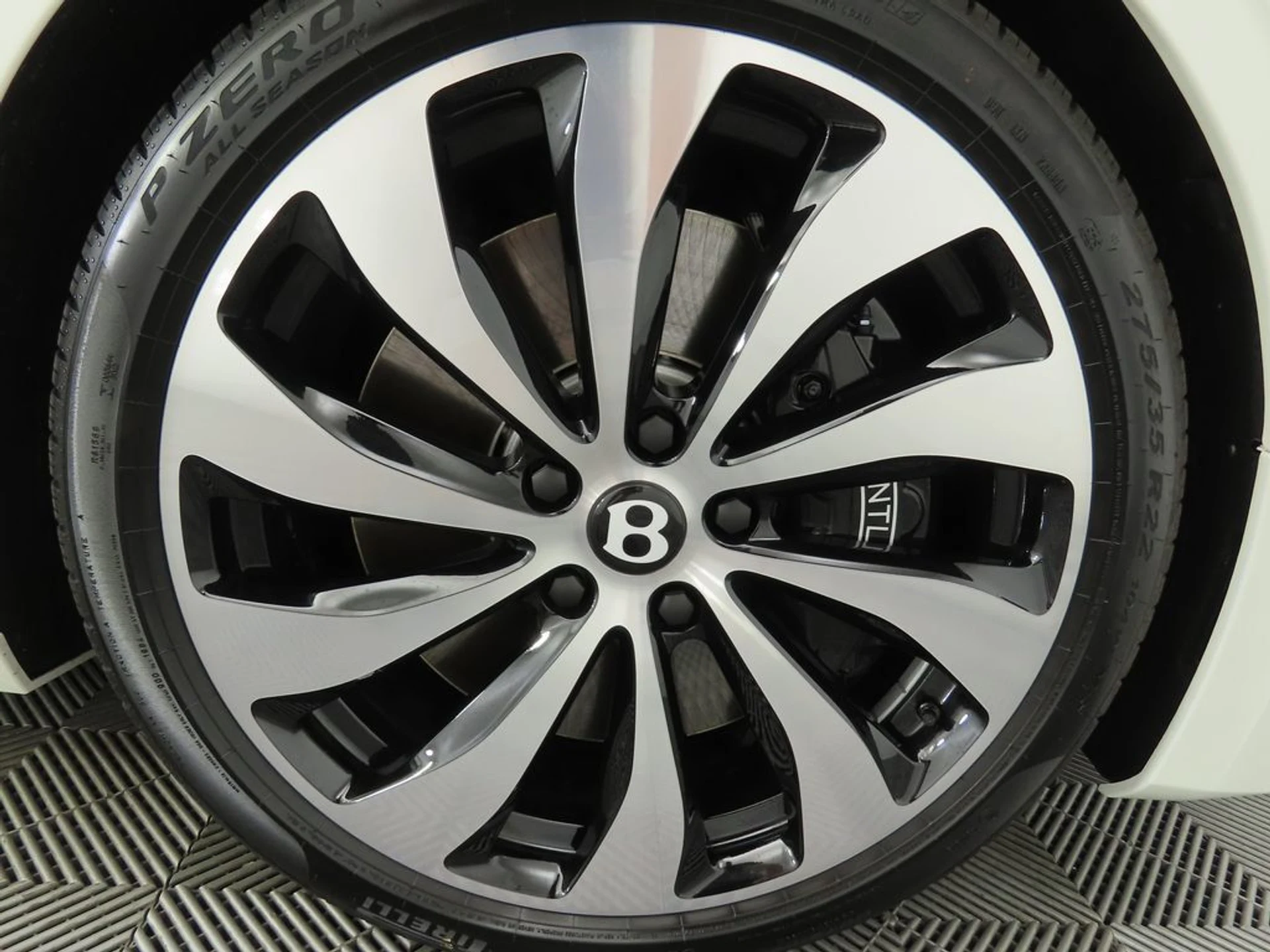 mph032_516981636_new_2026_bentley_flying_spur_azure_8119_22909989_33_1024_b030f20727