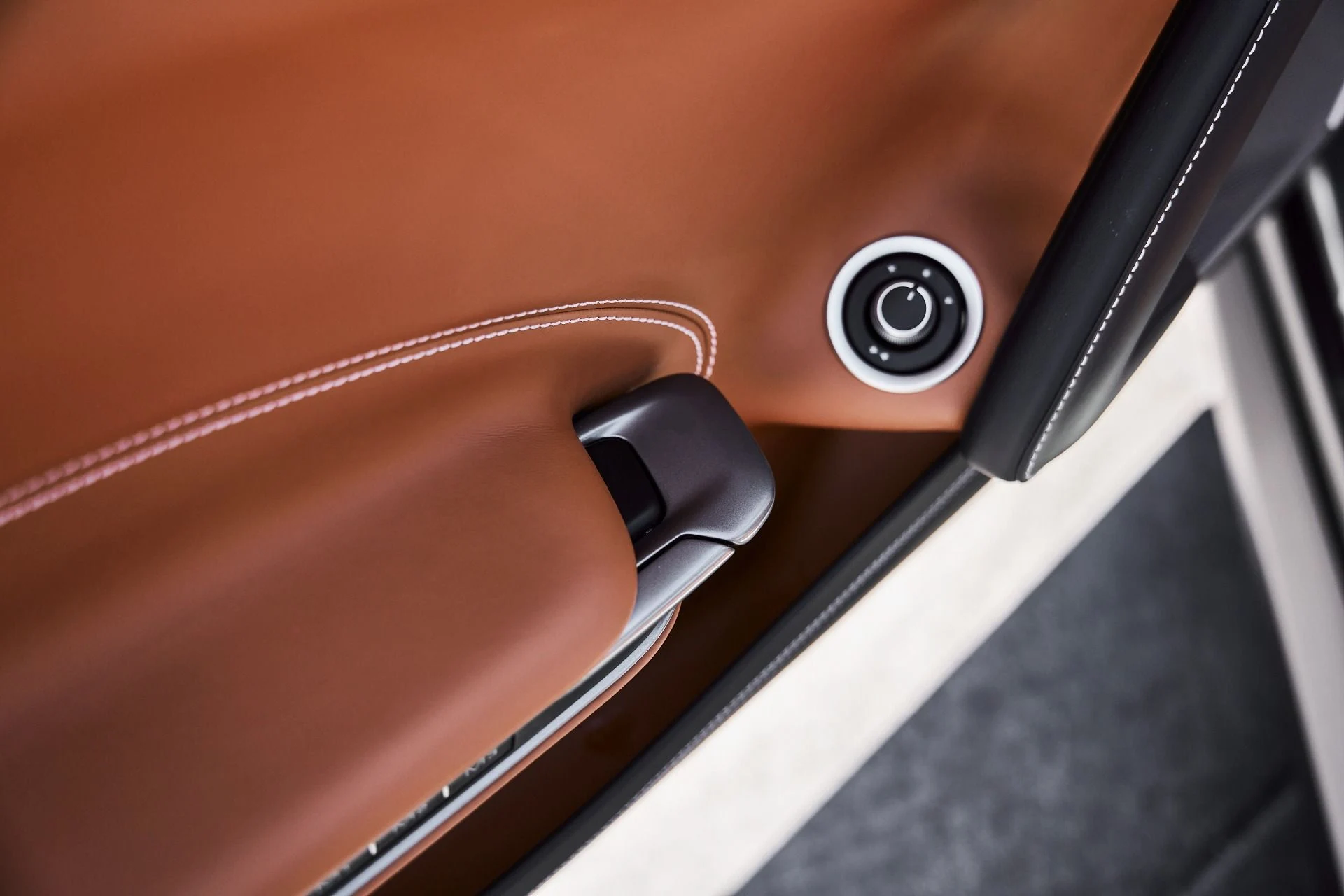 mph032_543918547_Used_2018_Ferrari_GTC_4_Lusso_V12_1775612042_8aebf7e063