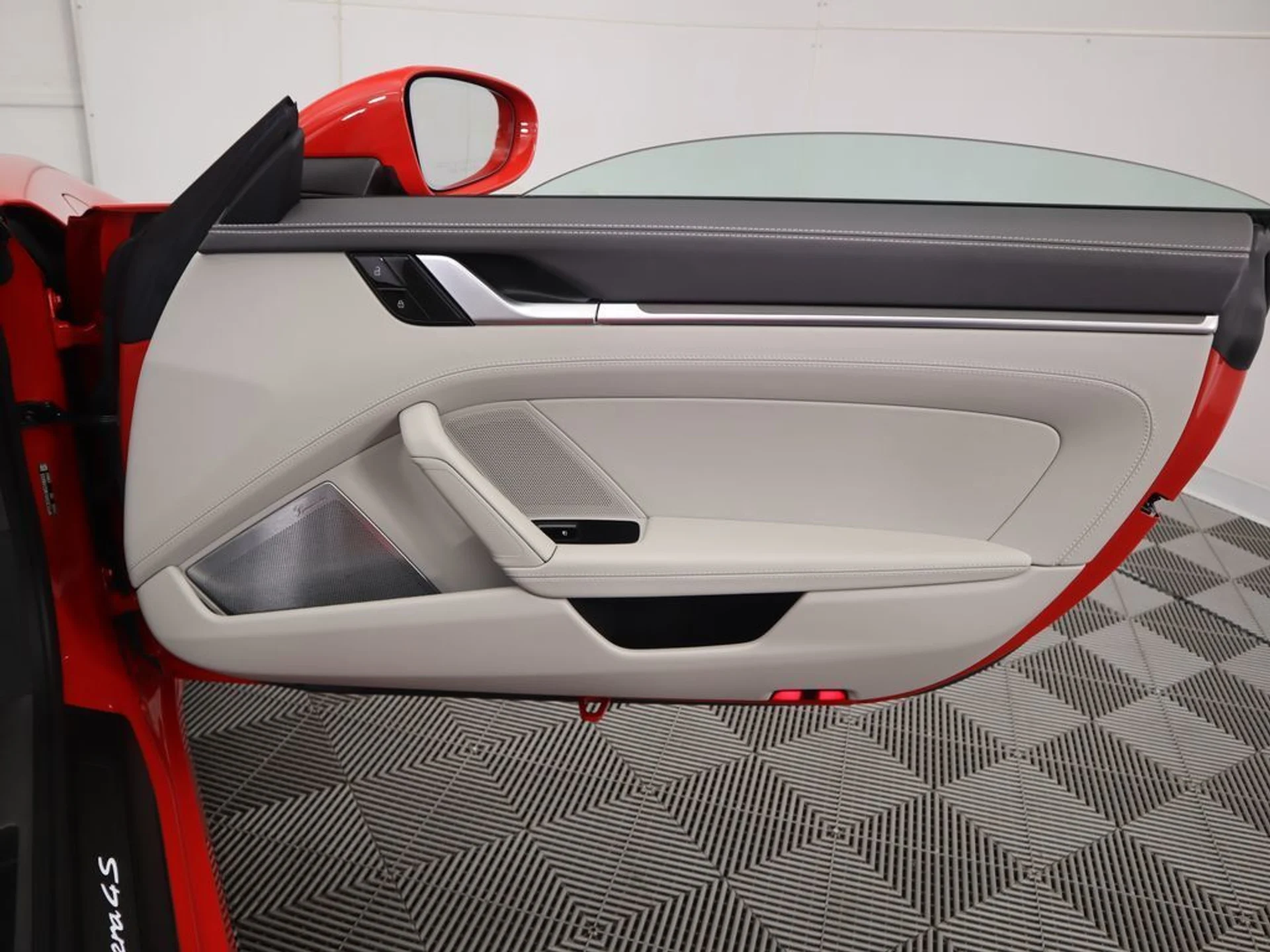 mph032_544941621_used_2021_porsche_911_carrera4scabriolet_8119_22977692_33_1024_8e5dfc5943