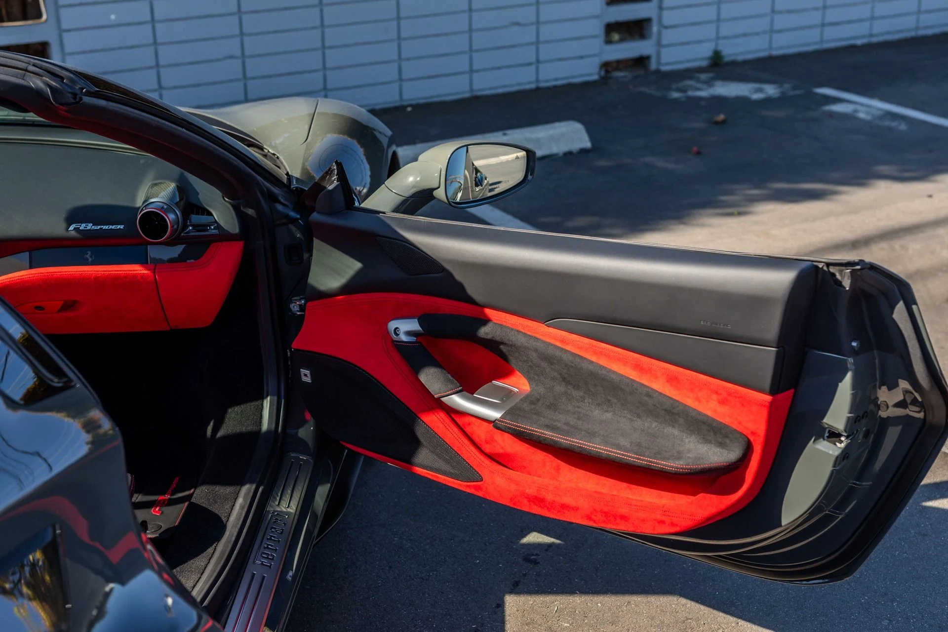 mph032_554043786_Used_2023_Ferrari_F8_Spider_1736988449_c6ae89cf4f