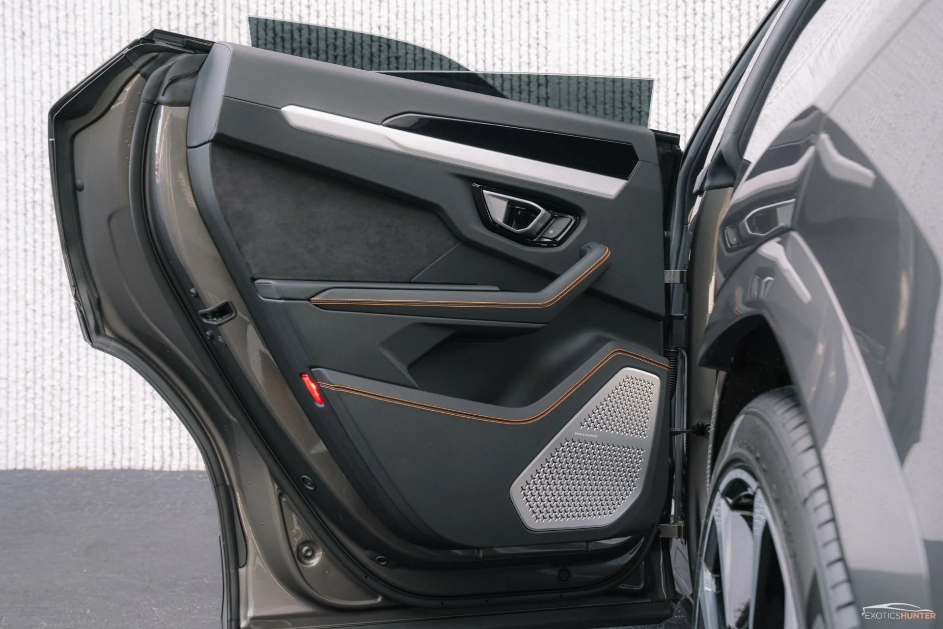 mph032_554188582_Used_2021_Lamborghini_Urus_w_Bang_Olufsen_Advanced_Sound_Parkassist_1758750772_8ff0bad2cd