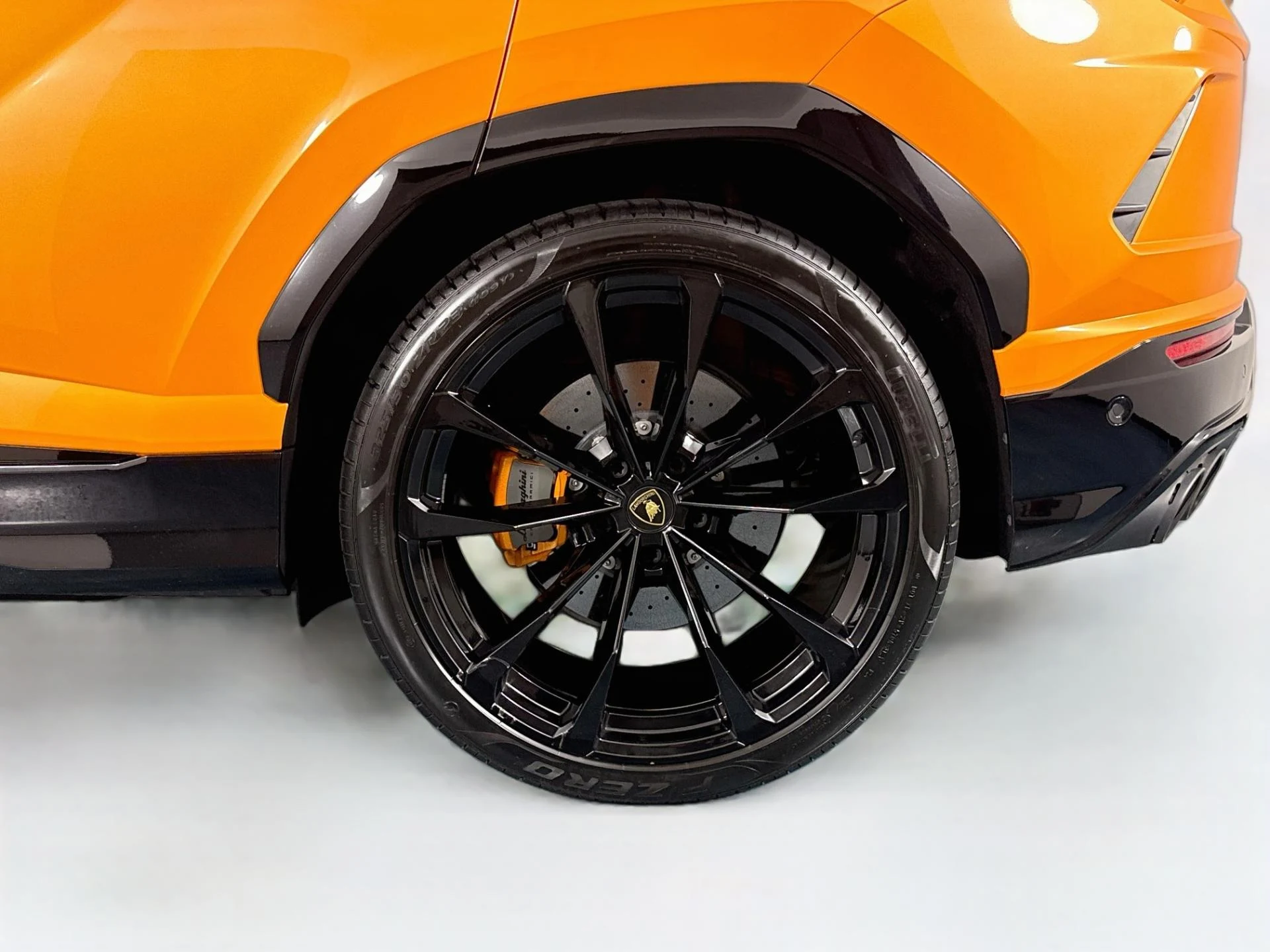 mph032_555180495_Used_2022_Lamborghini_Urus_1790289775_ada82beb07