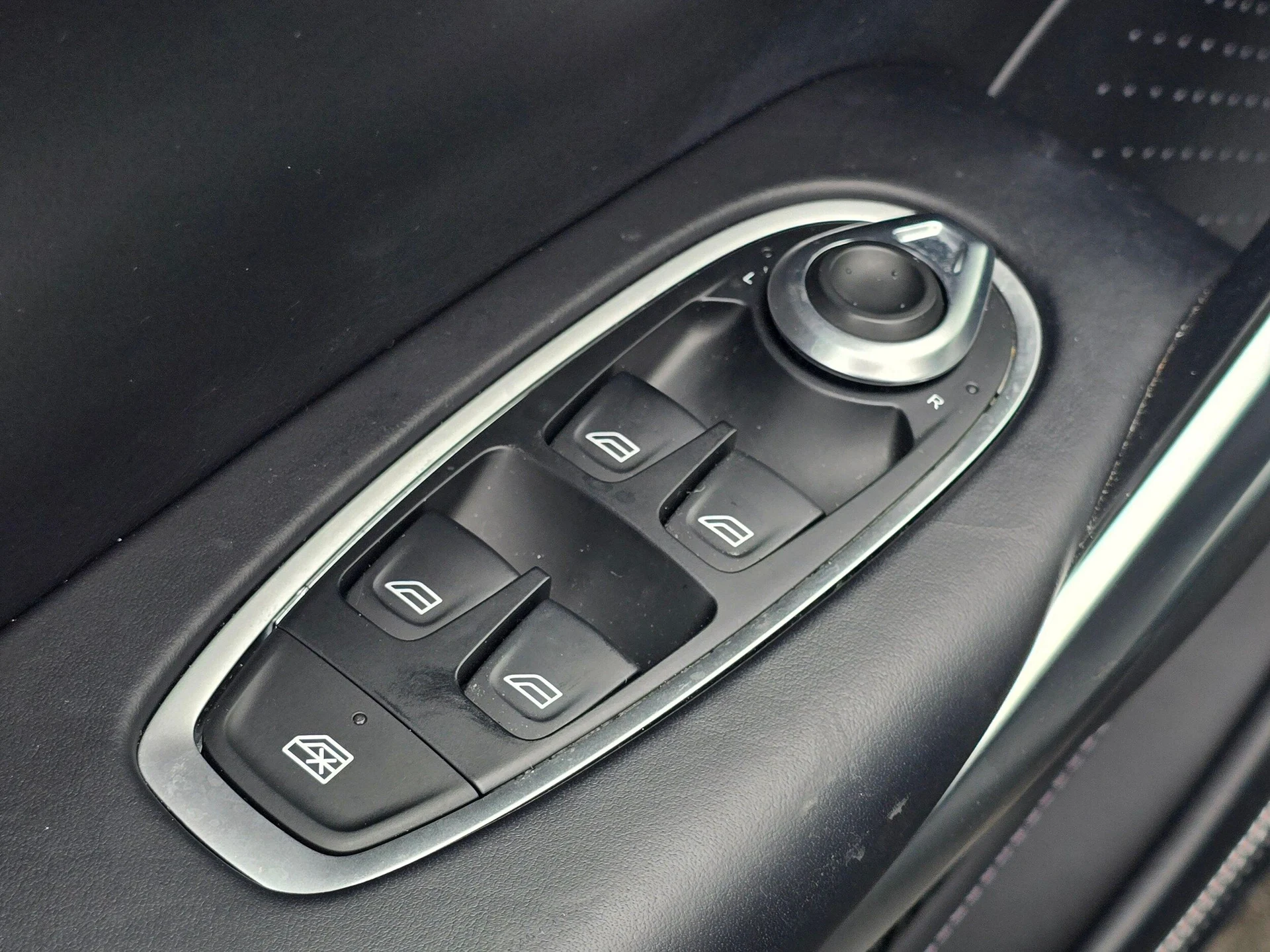 mph032_555992413_baec91a656b12b4642f9dbbf2ae51fecx_32df7f5926