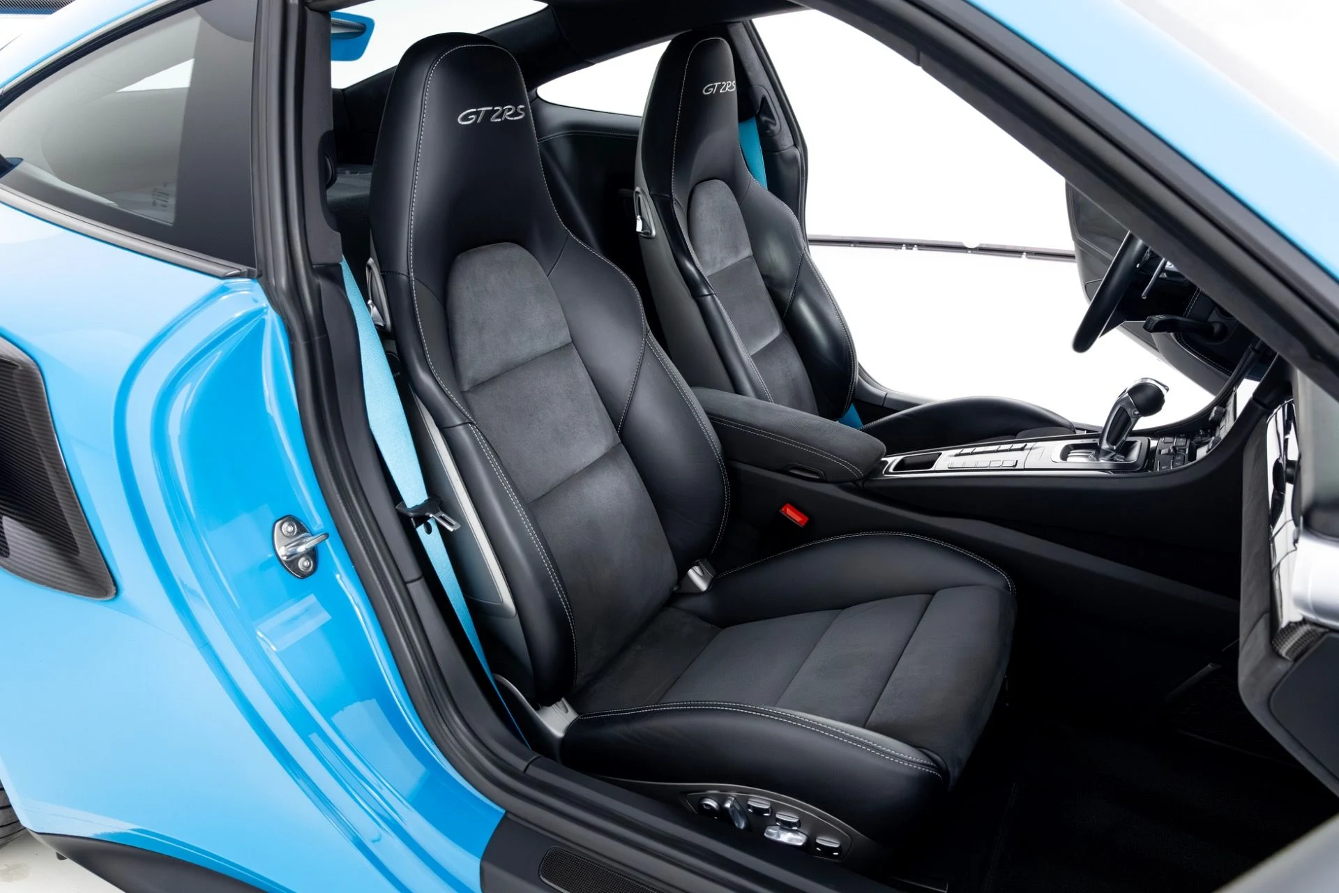 mph032_558913569_Used_2018_Porsche_911_GT_2_RS_1766512611_e7bad5f712