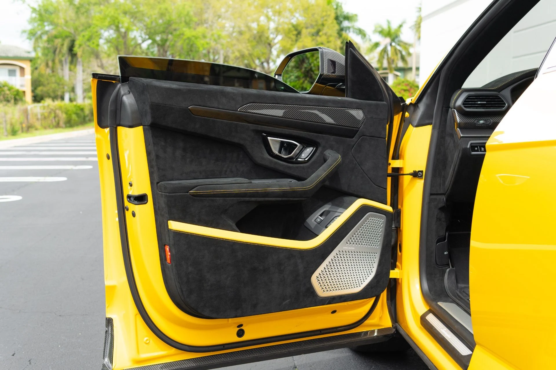 mph032_561105328_Used_2024_Lamborghini_Urus_Performante_1773952296_05b3160373