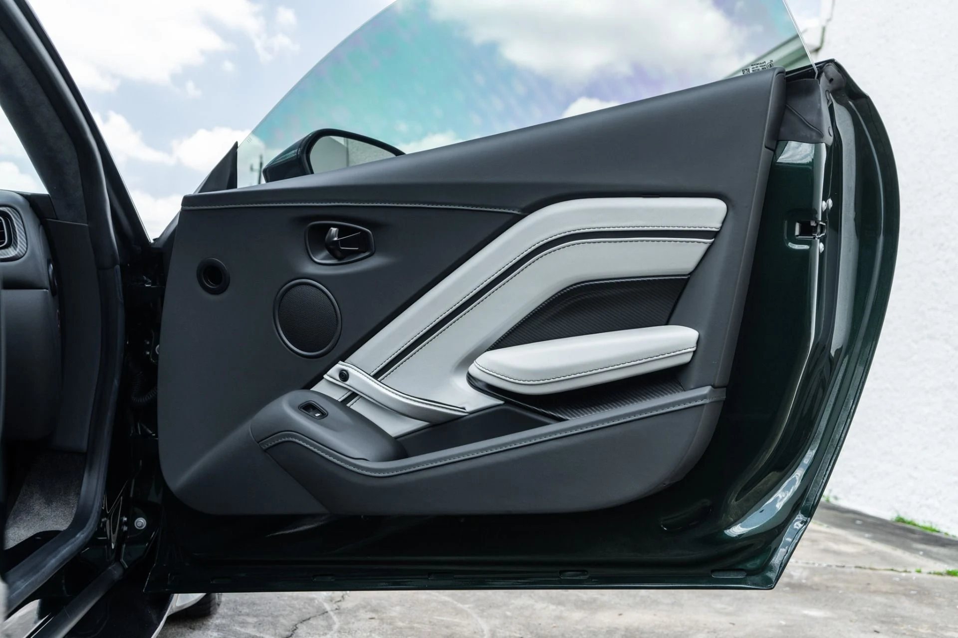 mph032_570016857_Used_2023_Aston_Martin_Vantage_V12_1778619446_e5647dcb54