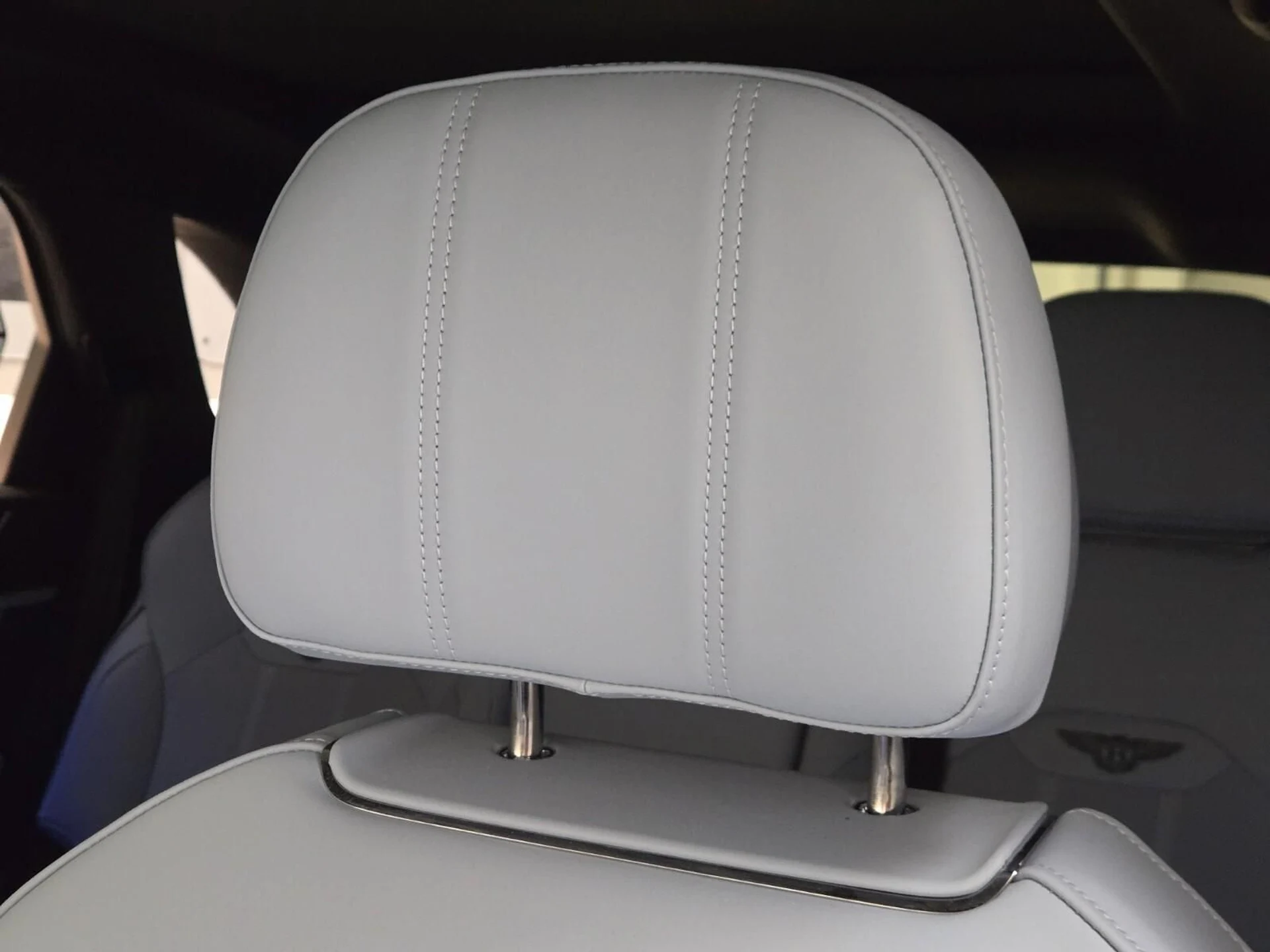mph032_57751414_Used_2025_Bentley_Bentayga_V8_1755588439_3cc32da5db