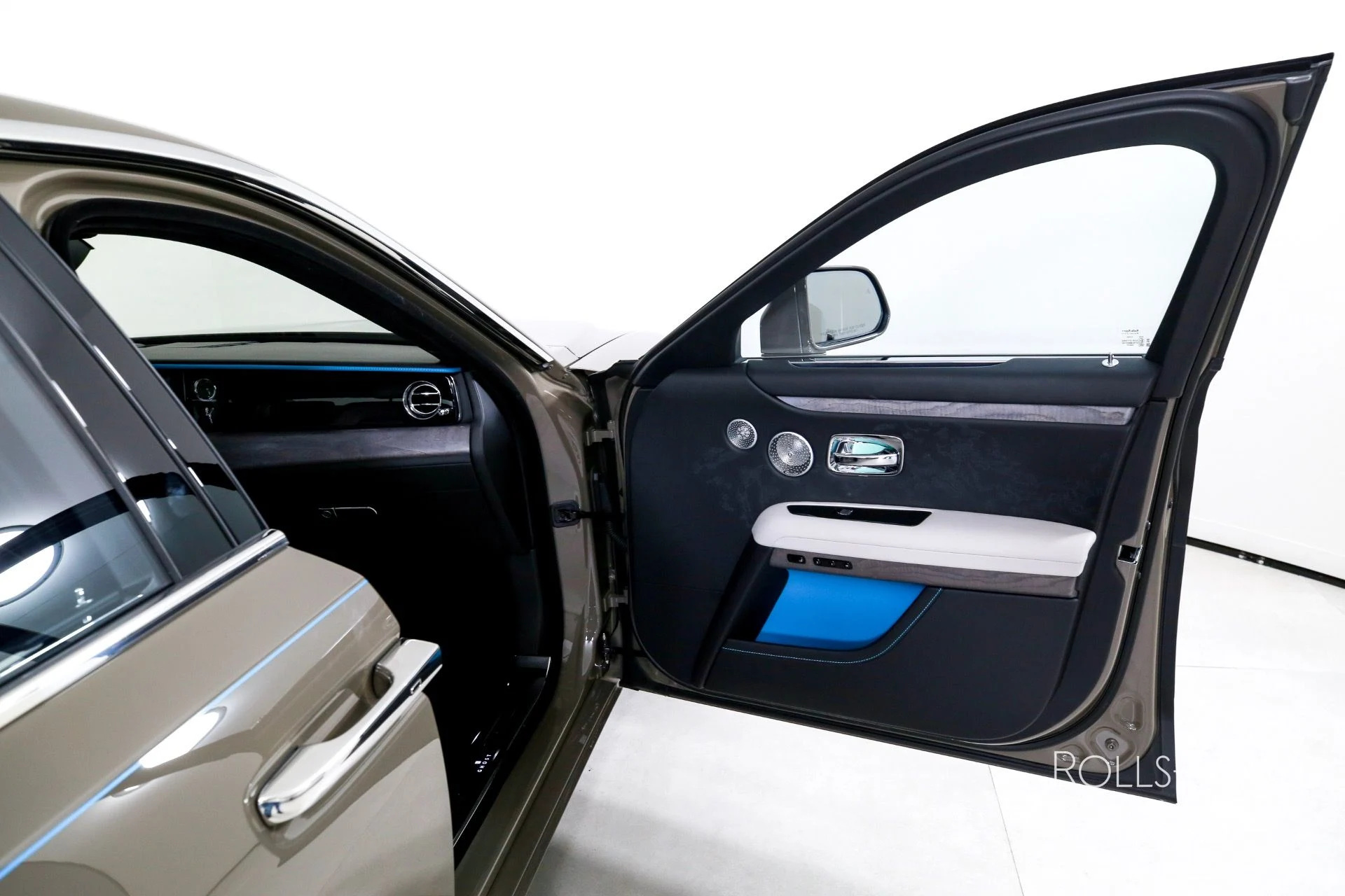 mph032_579652458_Used_2025_Rolls_Royce_Ghost_1759510962_e24b2fee13