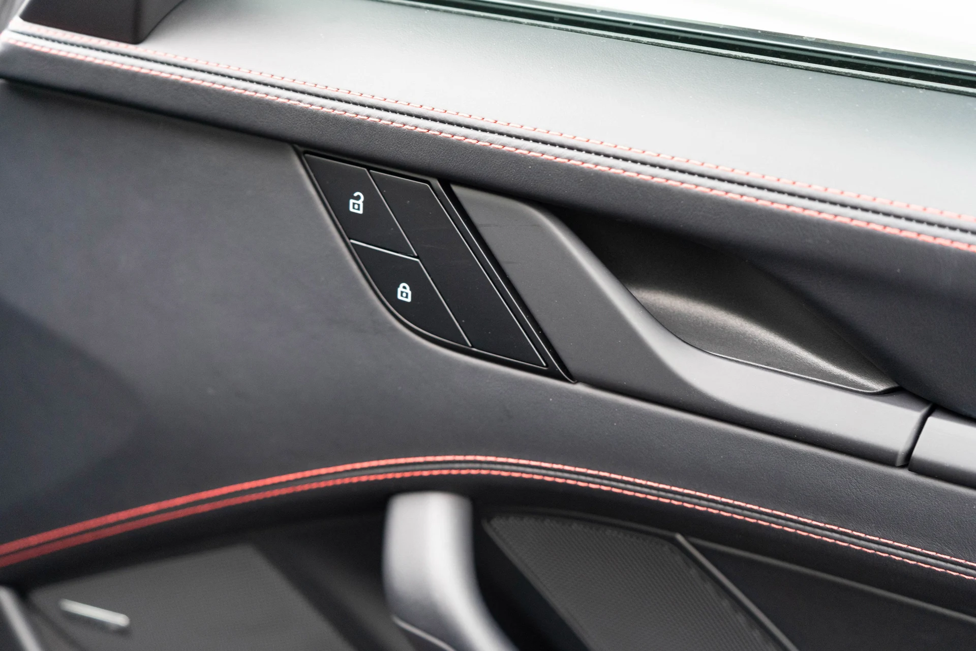 mph032_581388353_33_5d819d80ce