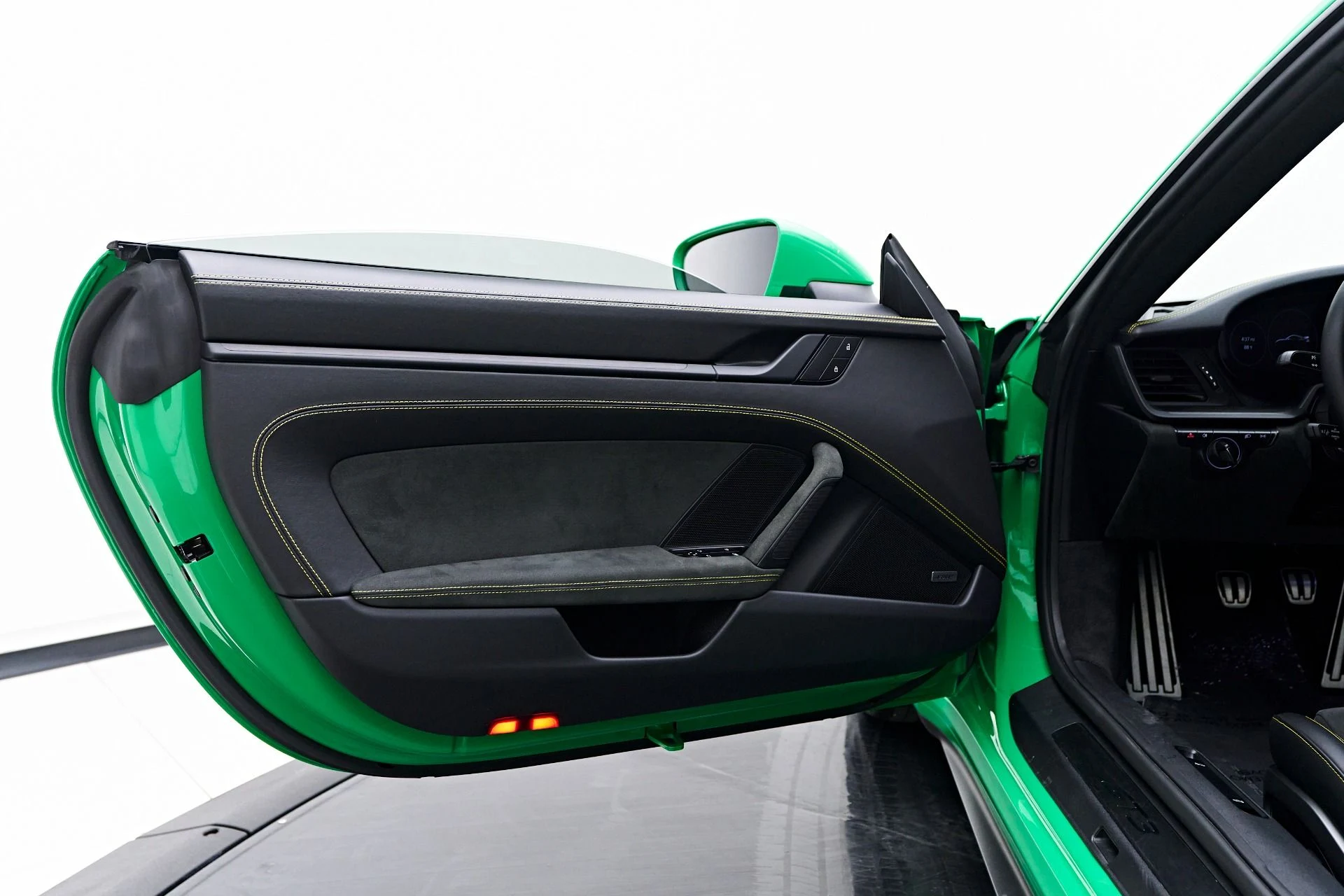 mph032_587556081_Used_2022_Porsche_911_GT_3_1763574748_a3790f75c0